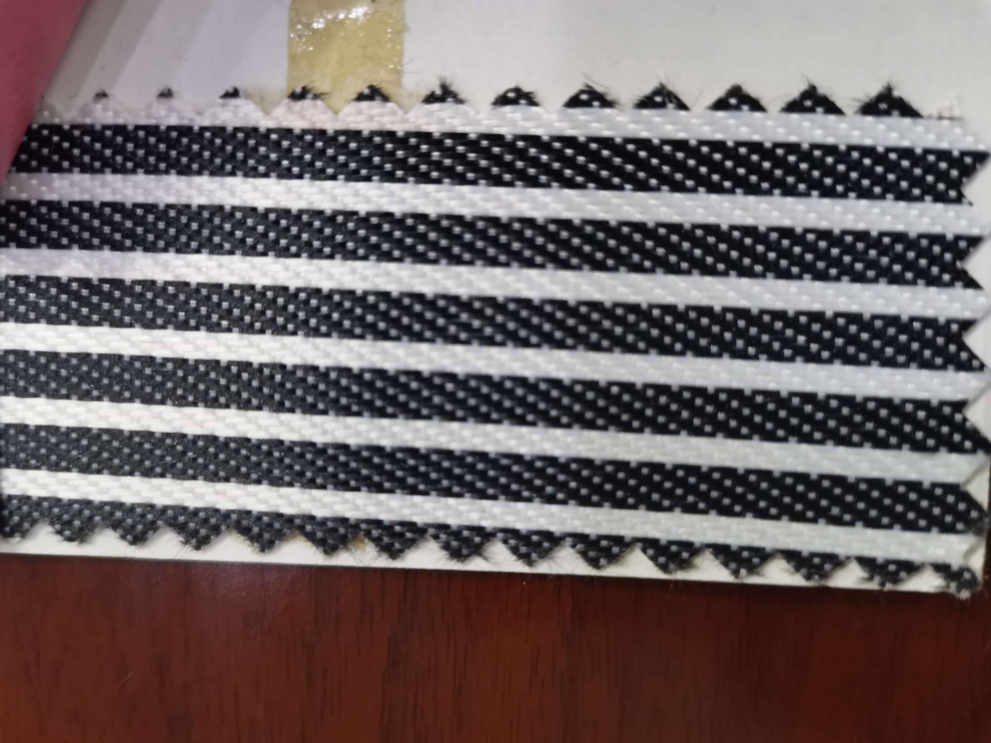 厂家直销热销新款  小条纹发泡—1皮革大量现货高中低档箱包沙发鞋材面料