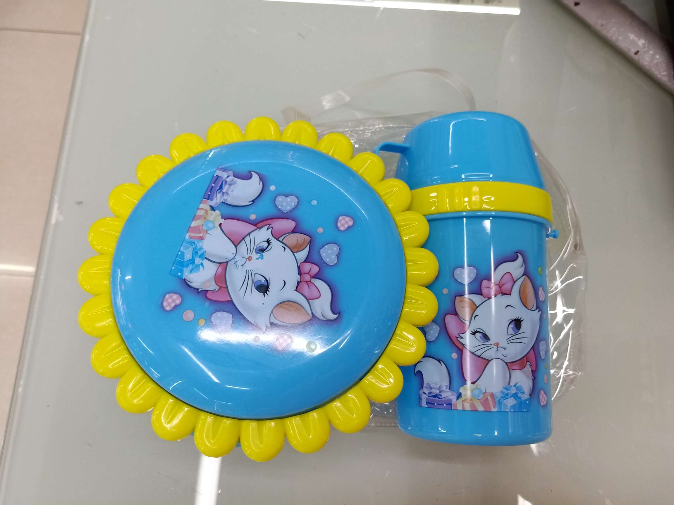 Sunflower lunch box with matching kettle, PVC packaging