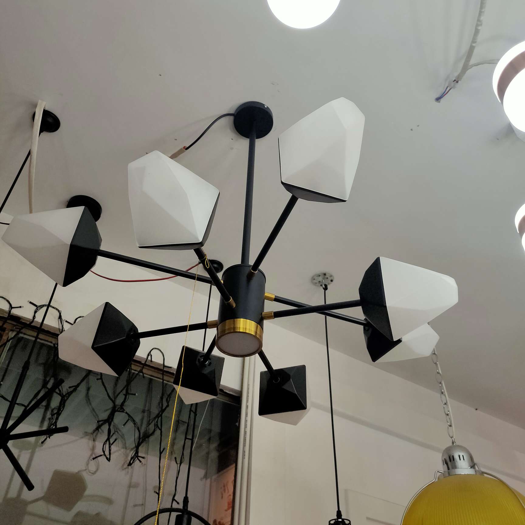Modern minimalist living room and dining room lamps, Nordic postmodern minimalist creative, individual and warm bedroom and living room lampshades and chandeliers Application Scenario