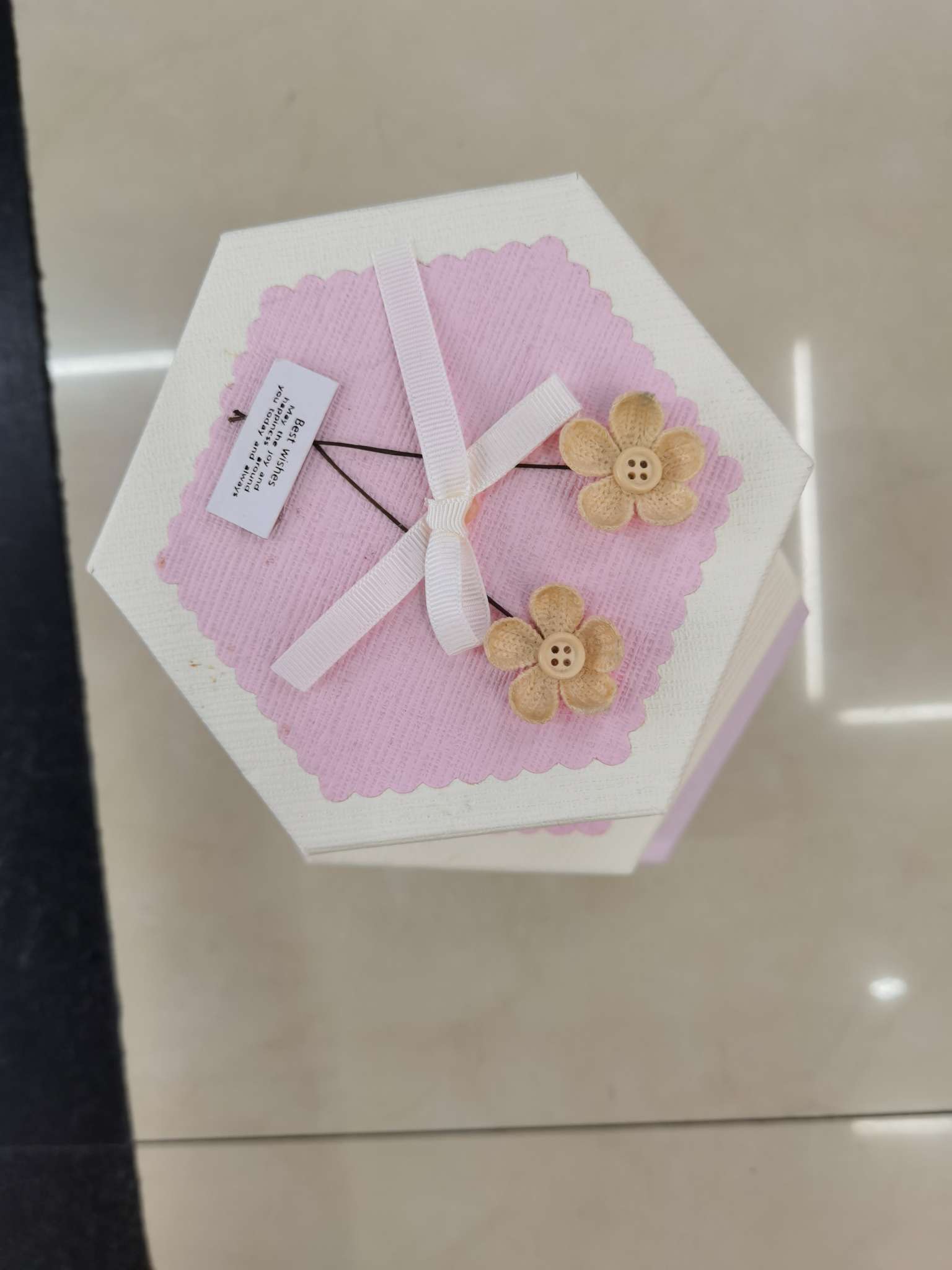 Diamond-shaped gift box