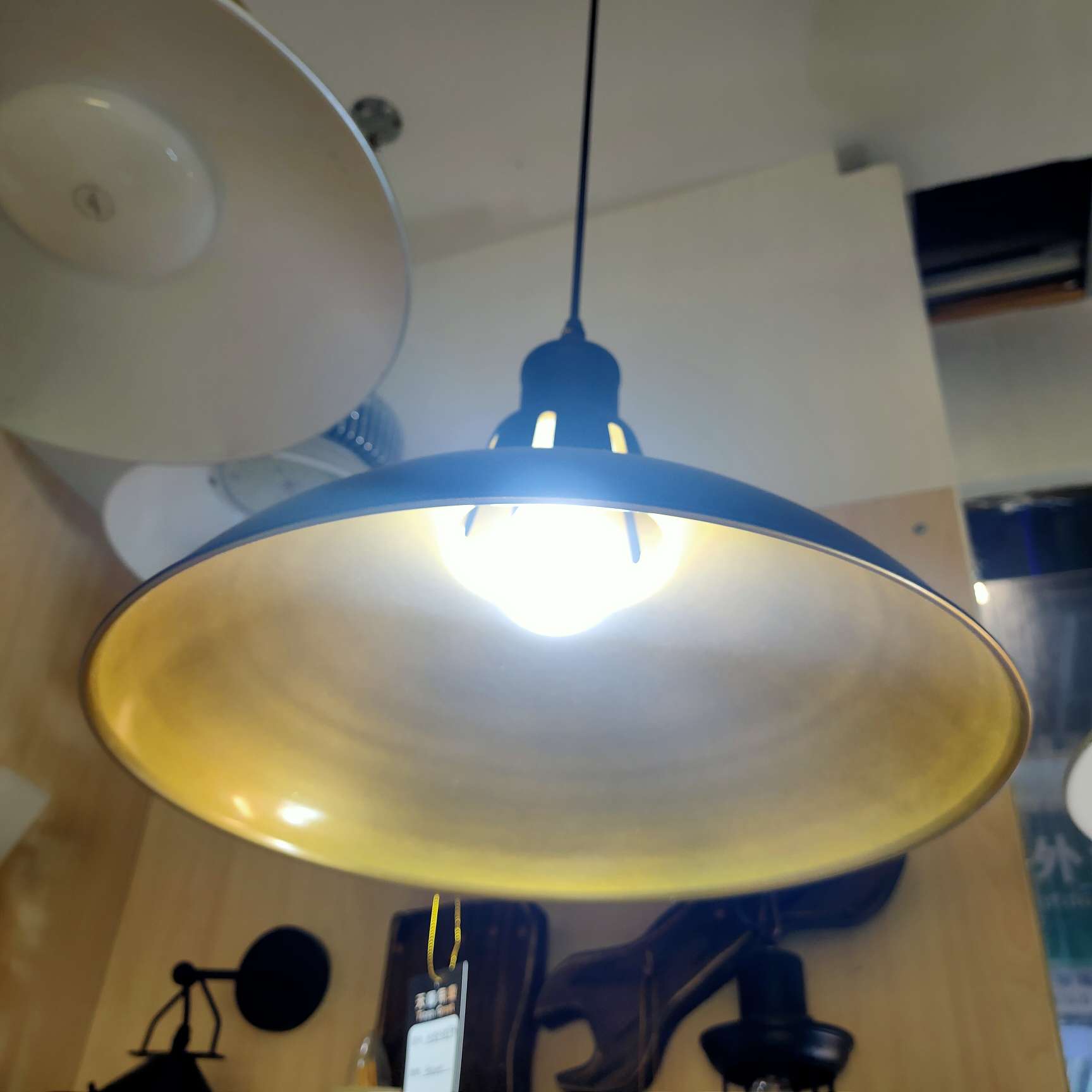 Nordic chandelier, postmodern, simple, creative, personalized and warm restaurant lamp details Picture