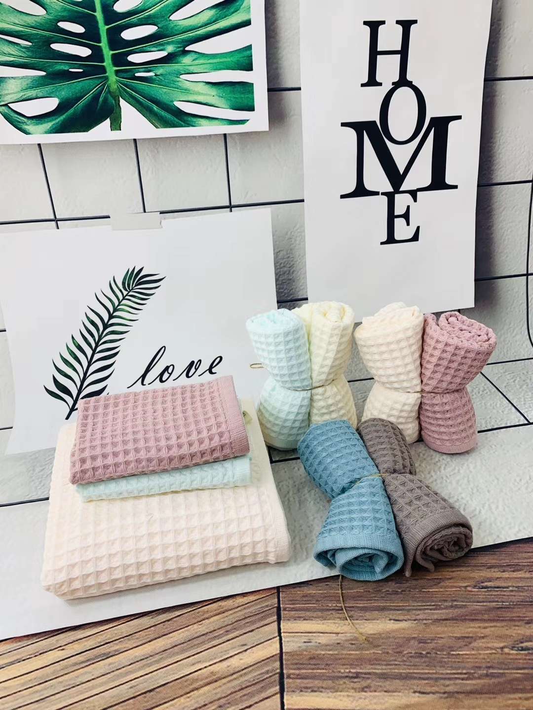 "Love Yourself, Love Your Family, Factory Direct sales of high-end pure cotton gauze square towels, Waffle square towels 9110. Application Scenario
