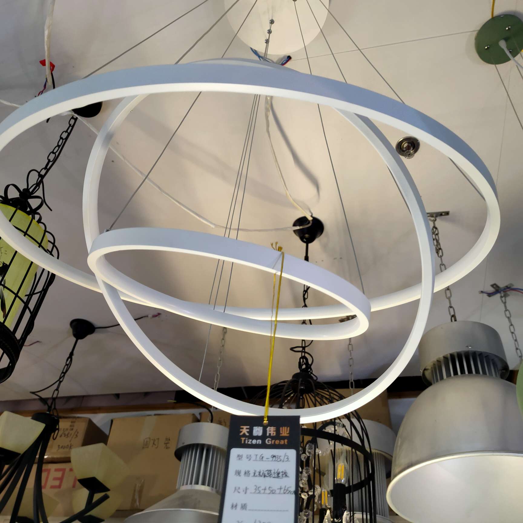 Nordic postmodern minimalist, creative and individual bedroom and living room circular pendant lamp Application Scenario