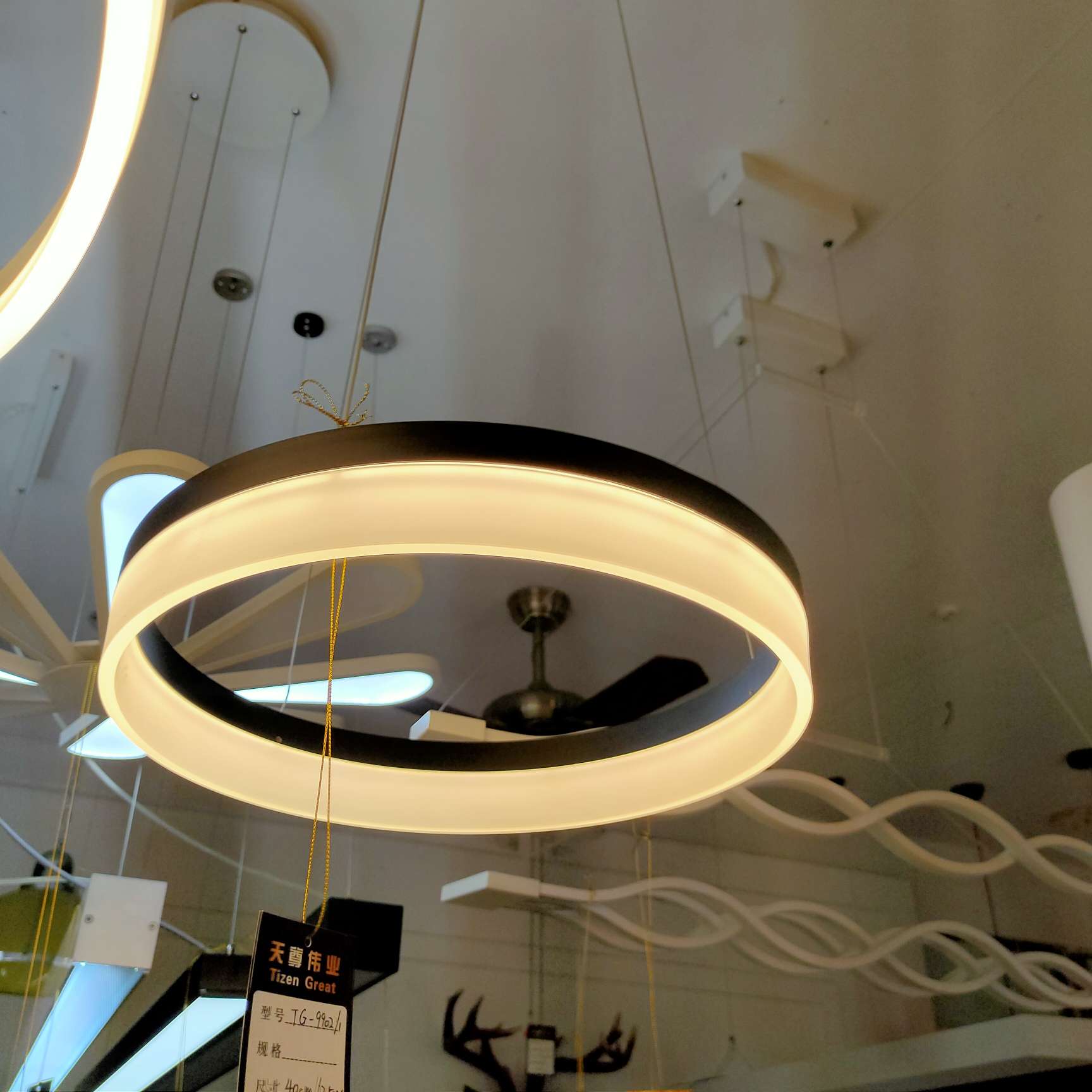 Nordic postmodern minimalist, creative, personalized and warm bedroom and living room circular pendant lamp Specification image