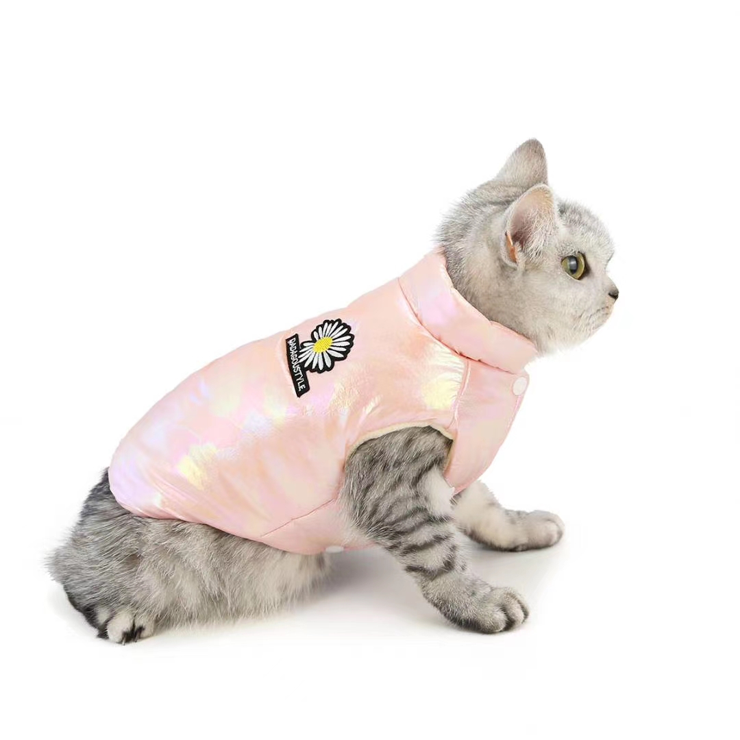 秋冬装新款上新大量出货中，需要老板们联系啦！
防绒布料缝制，色彩靓丽，款式新颖！宠物宝宝们穿上咱家的棉背心回头率高！详情图8