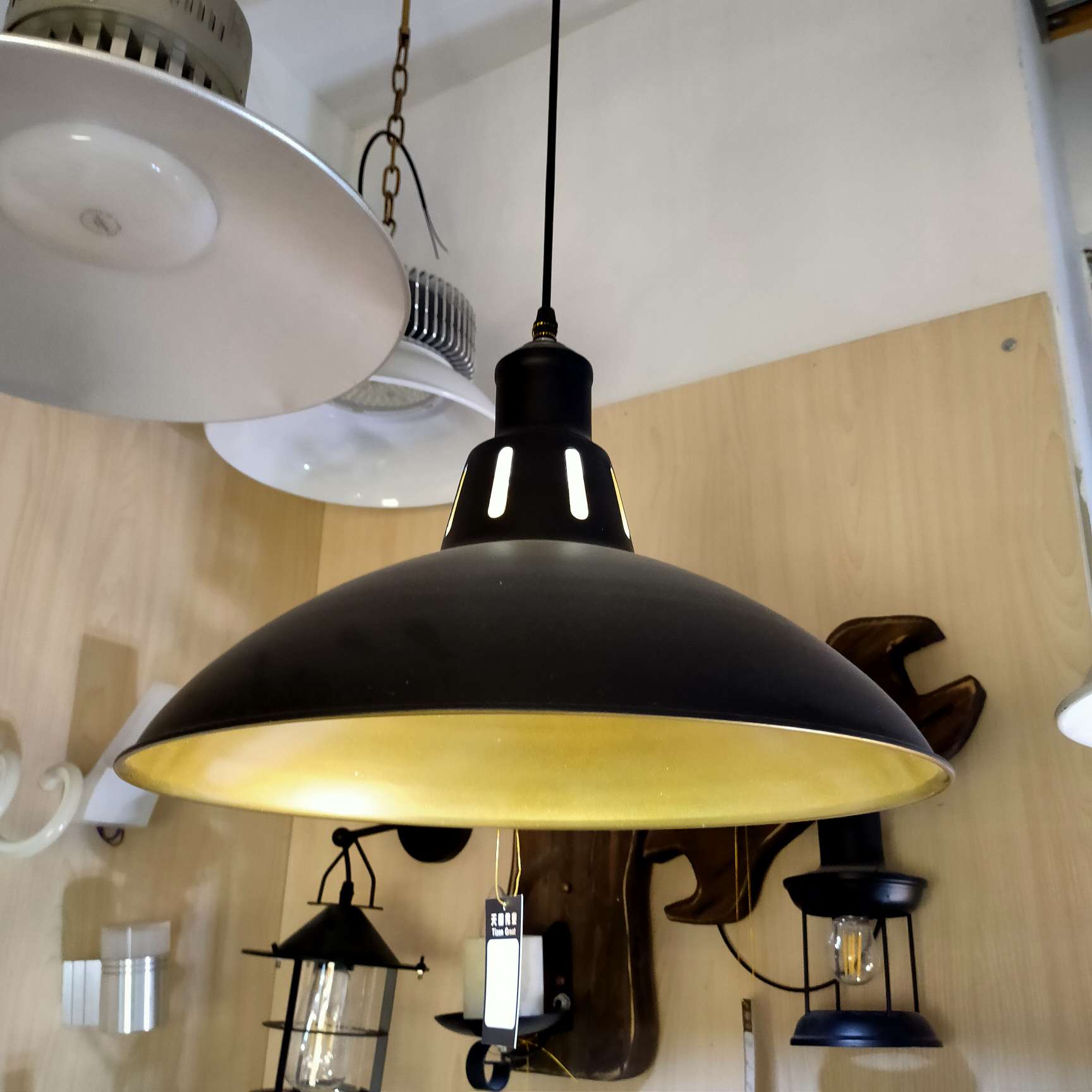 Nordic chandelier, postmodern, simple, creative, personalized and warm restaurant lamp Application Scenario