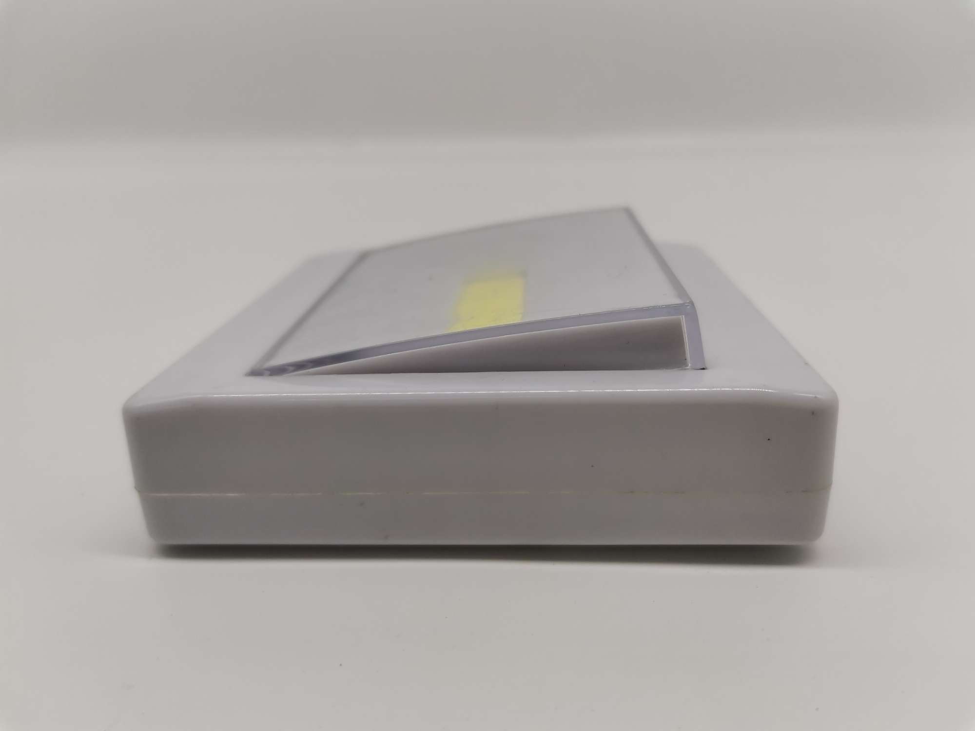 手提灯探照灯/蓝牙音箱/地摊灯/led灯/智能手机产品图