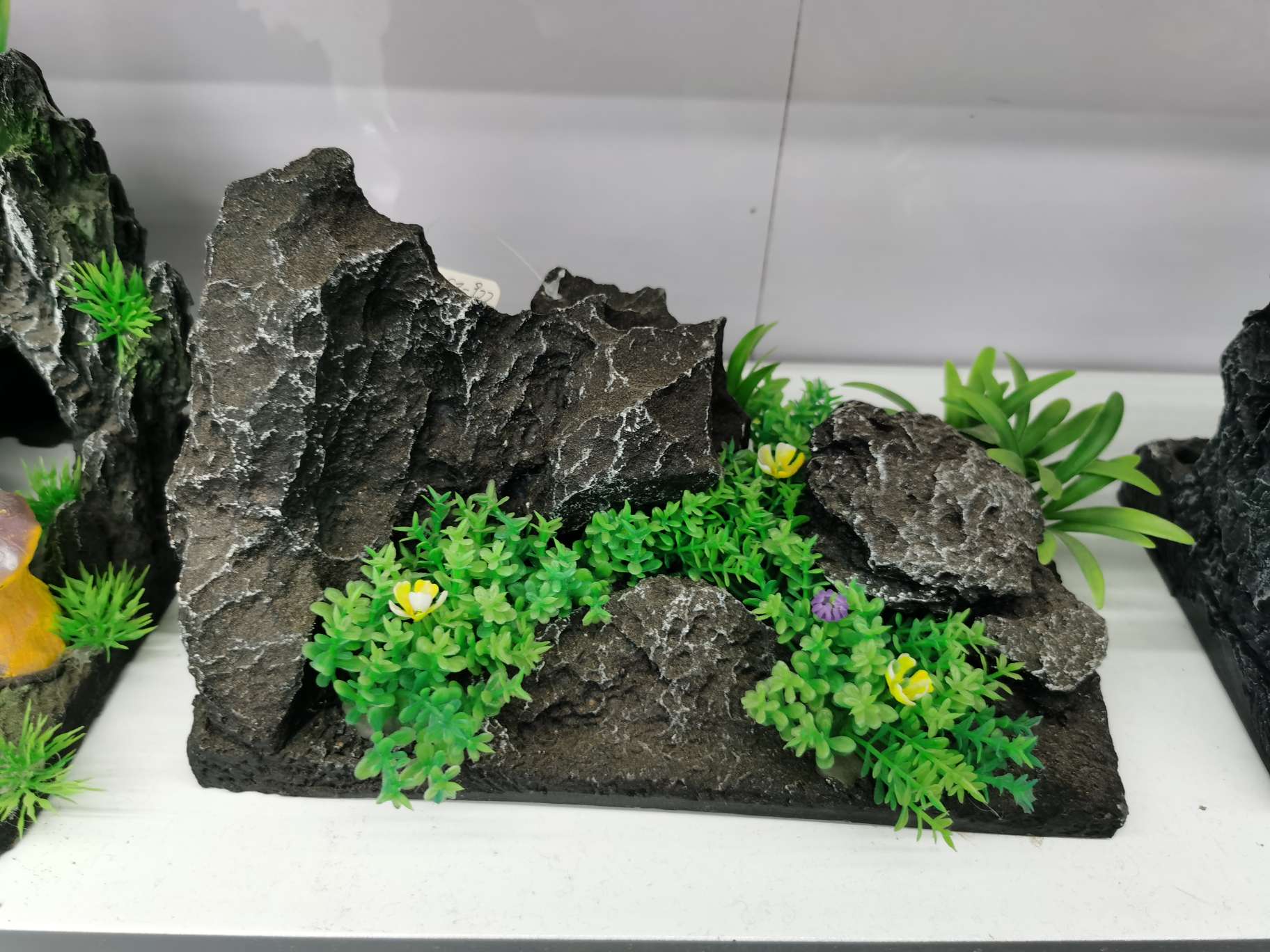 Fish Shadow Aquarium simulation rockery ornament, fish tank landscape decoration, resin rockery details Picture
