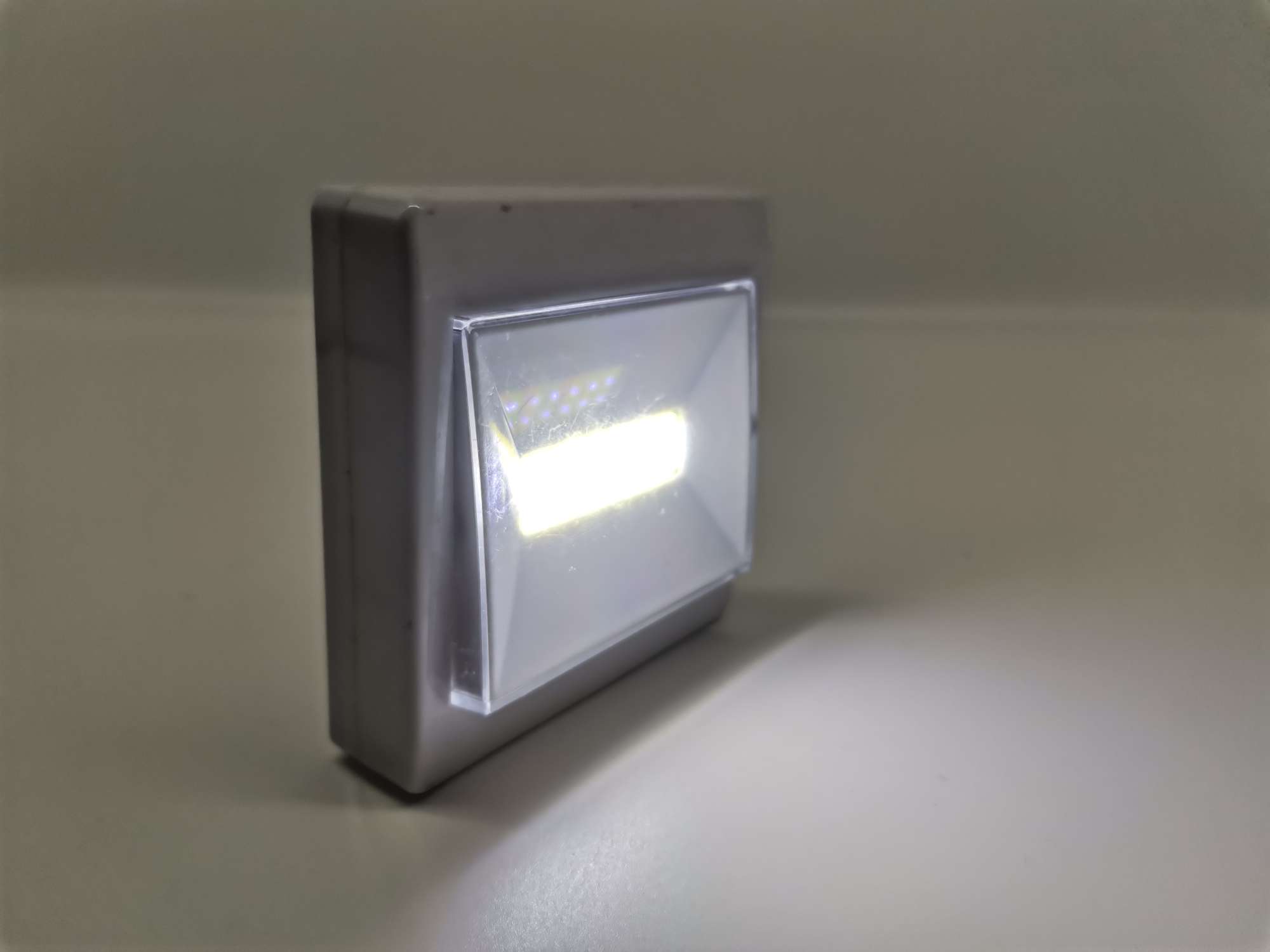 LED应急灯实物图