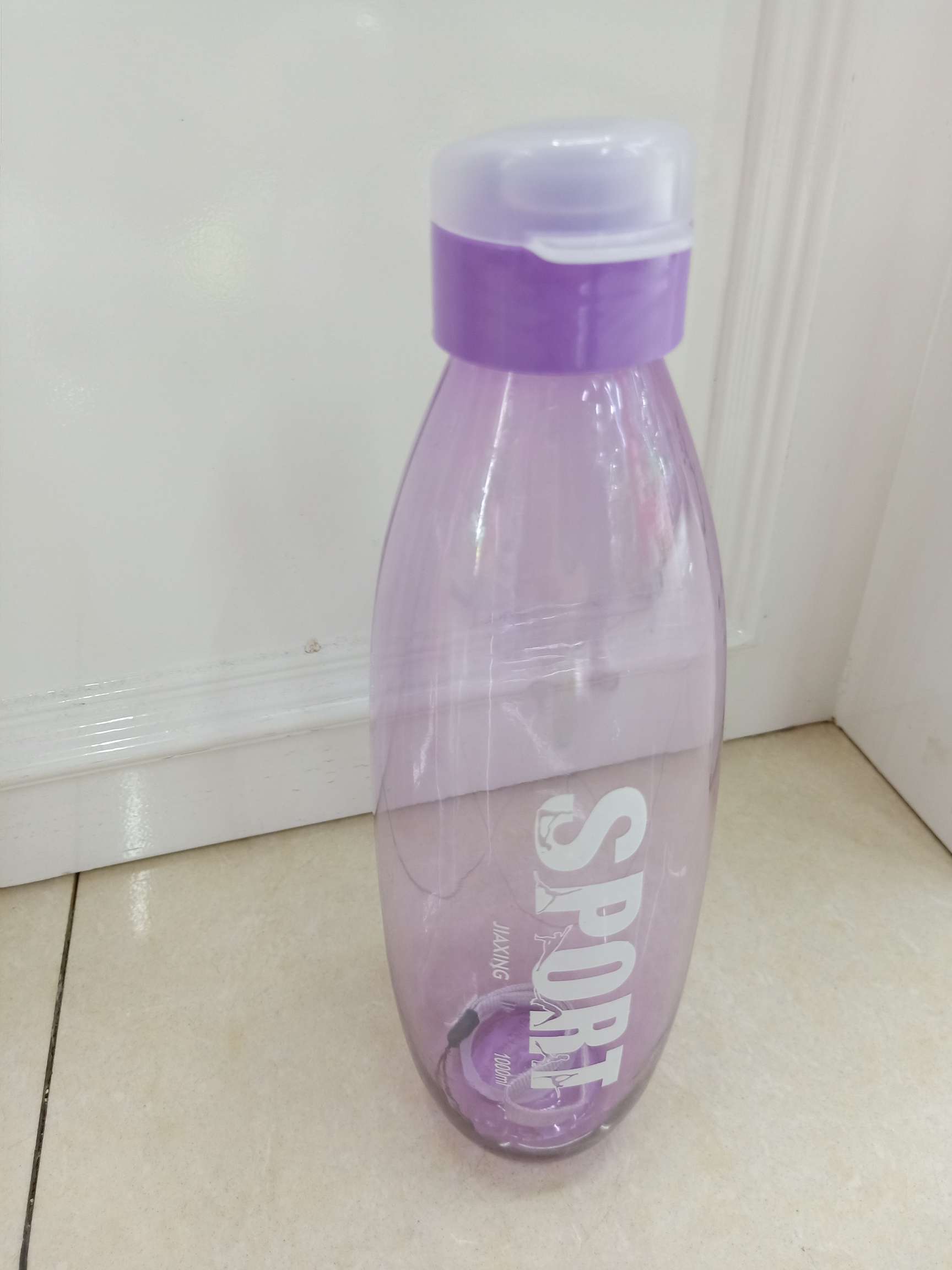1000 ml cup of cold water