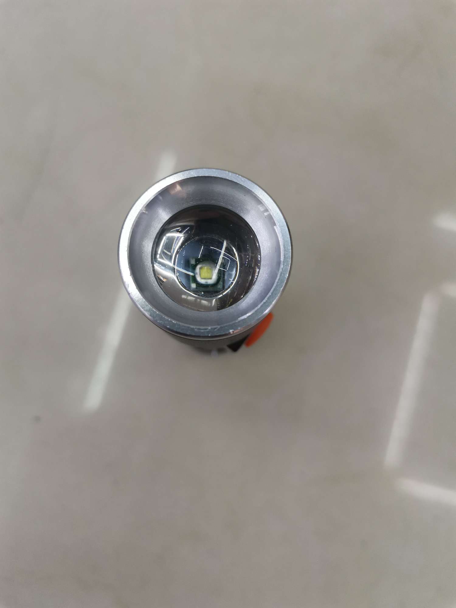 迷你强光手电筒USB插口直接充电XPE灯珠出行家用照明便携式手电筒产品图