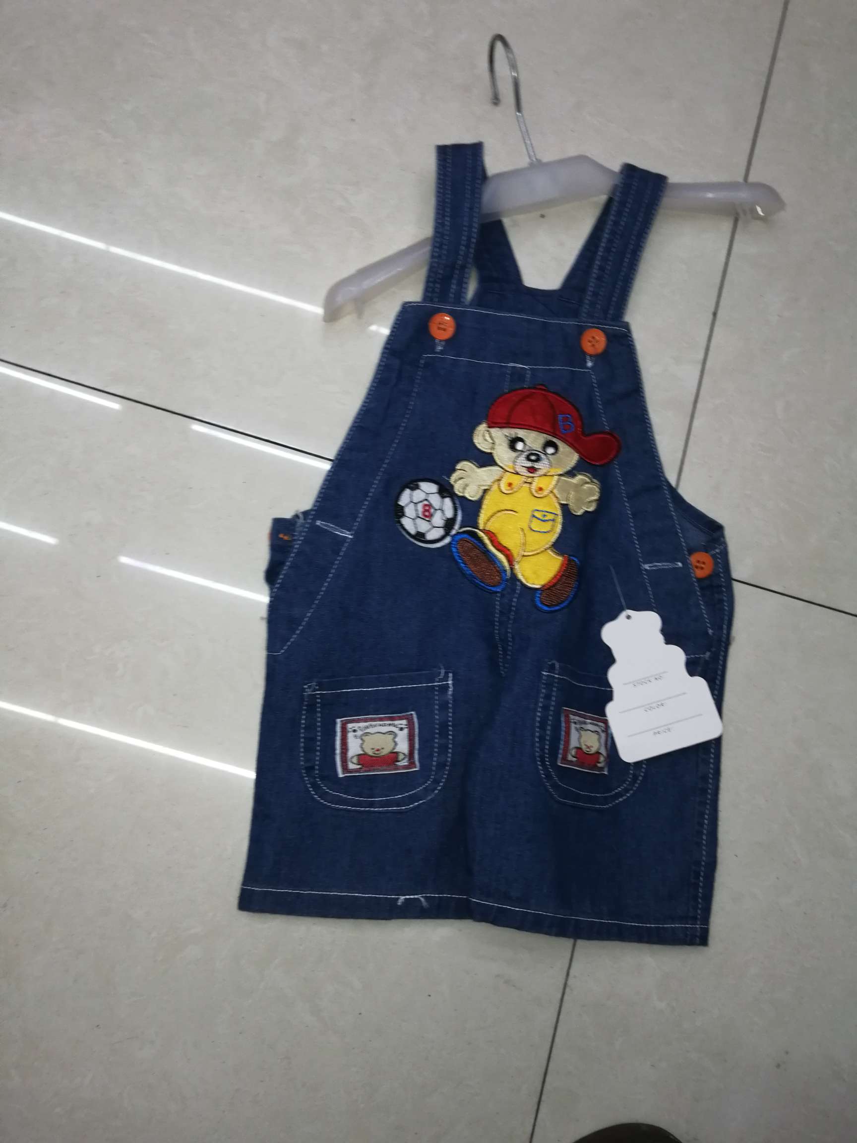 男童背带短裤1一3岁