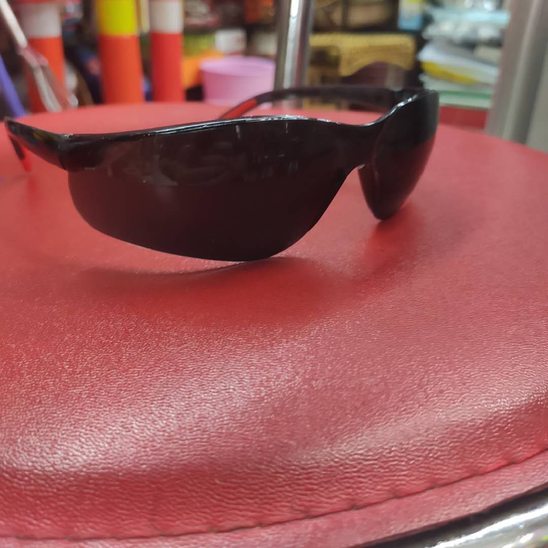 Protective glasses 10 thumbnail