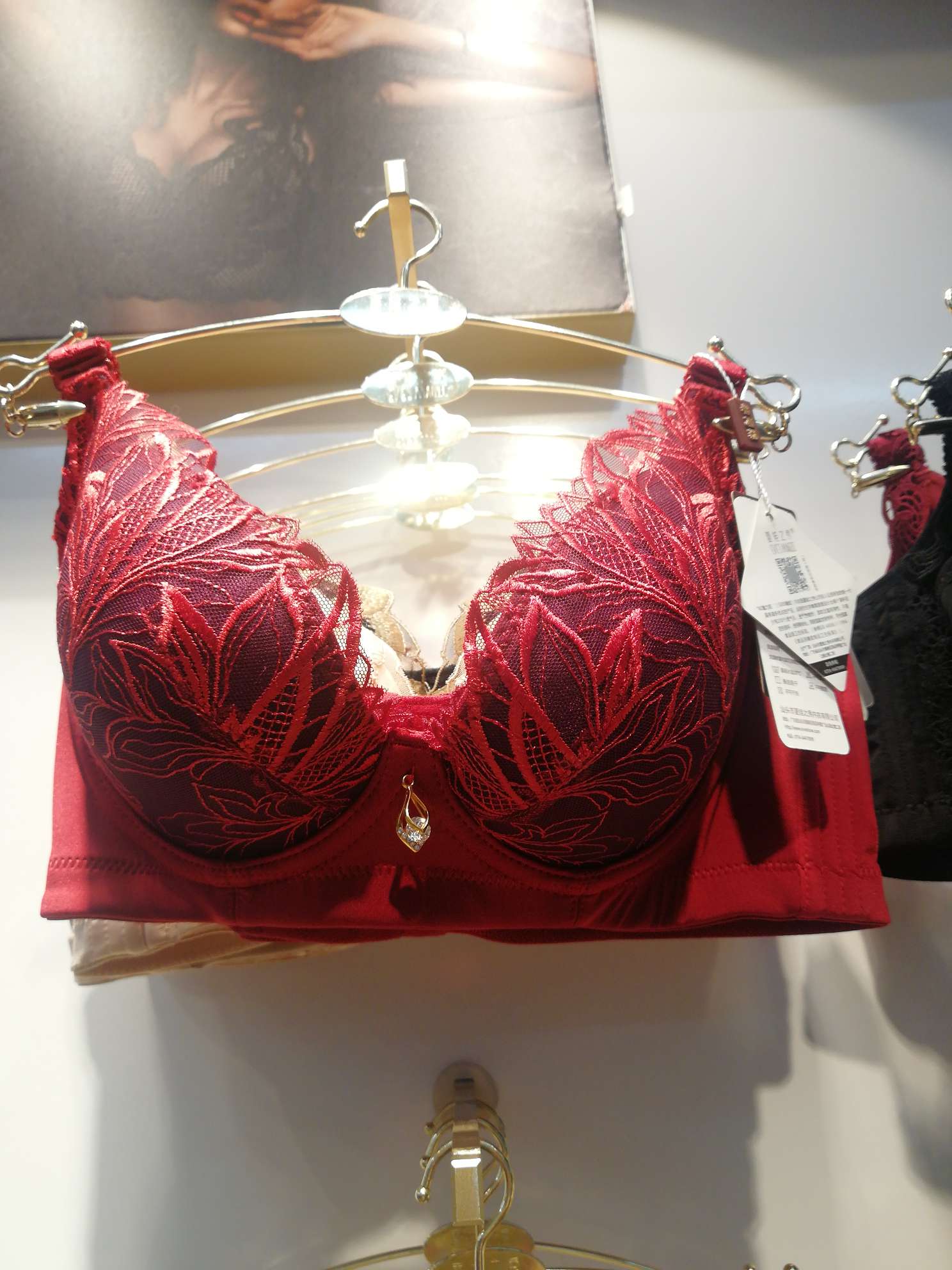 Cup 9078B is black and red details Picture