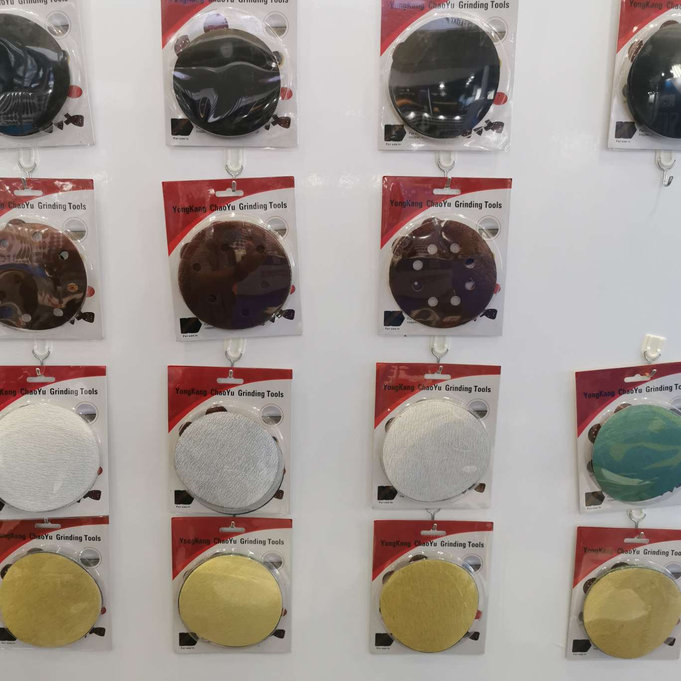 抛光轮，砂纸片，海绵抛光轮，各种各样的抛光用品。图