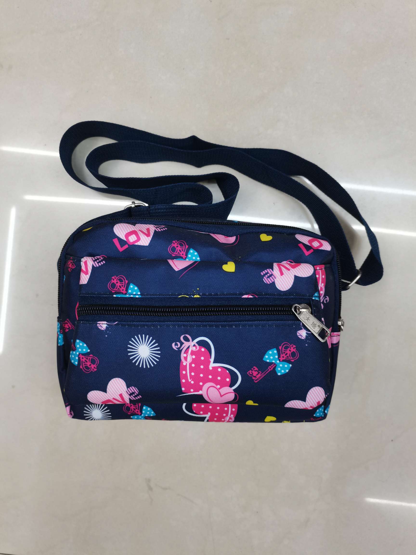 702 Floral Cloth Four-Pull Flip Body Bag