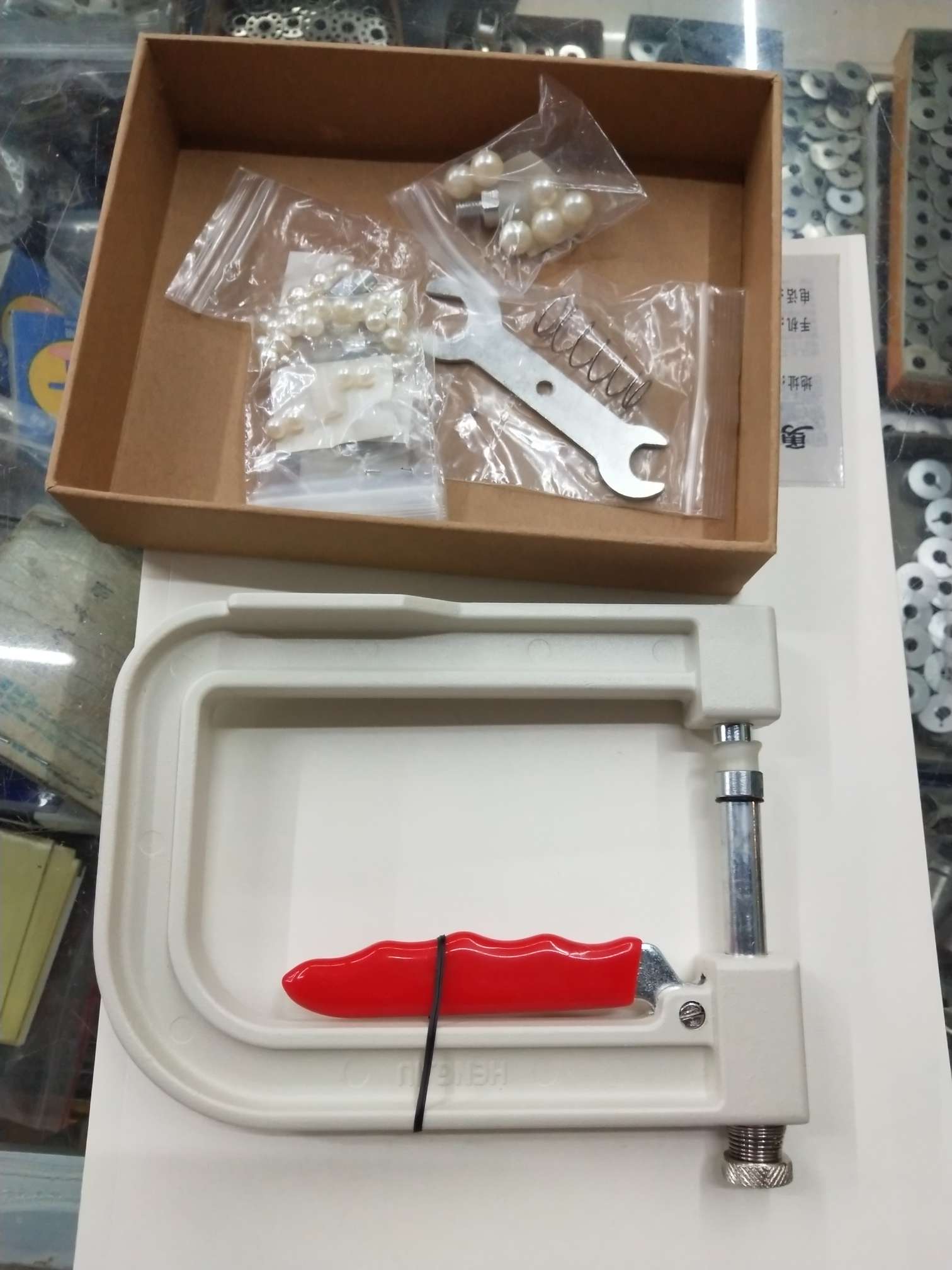 Small manual pearl hammering and fixing machine, manual pearl nailing machine, hand press, portable pearl hammering, fixing and picking details Picture