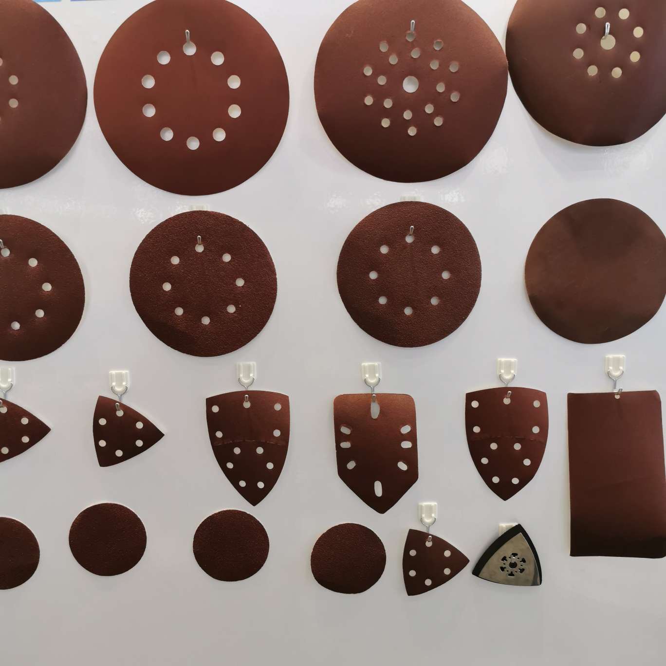 抛光轮，砂纸片，海绵抛光轮，各种各样的抛光用品。产品图