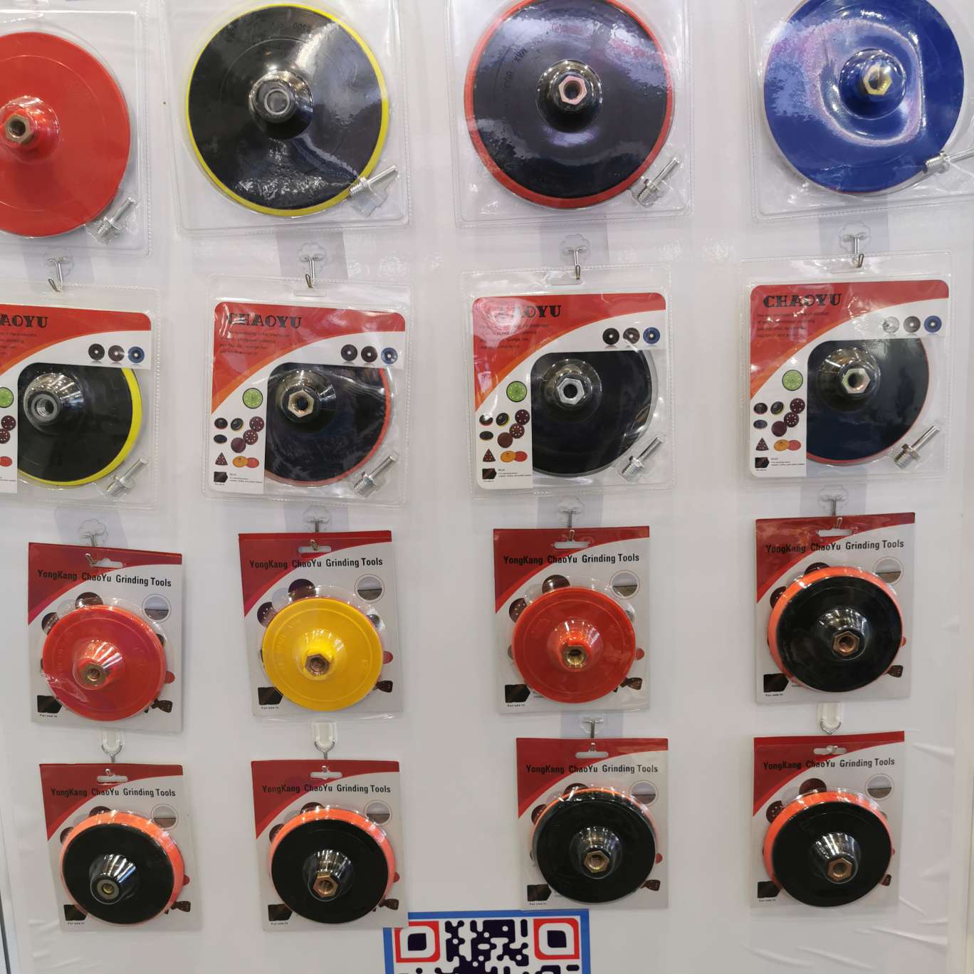 抛光轮，砂纸片，海绵抛光轮，各种各样的抛光用品。白底实物图