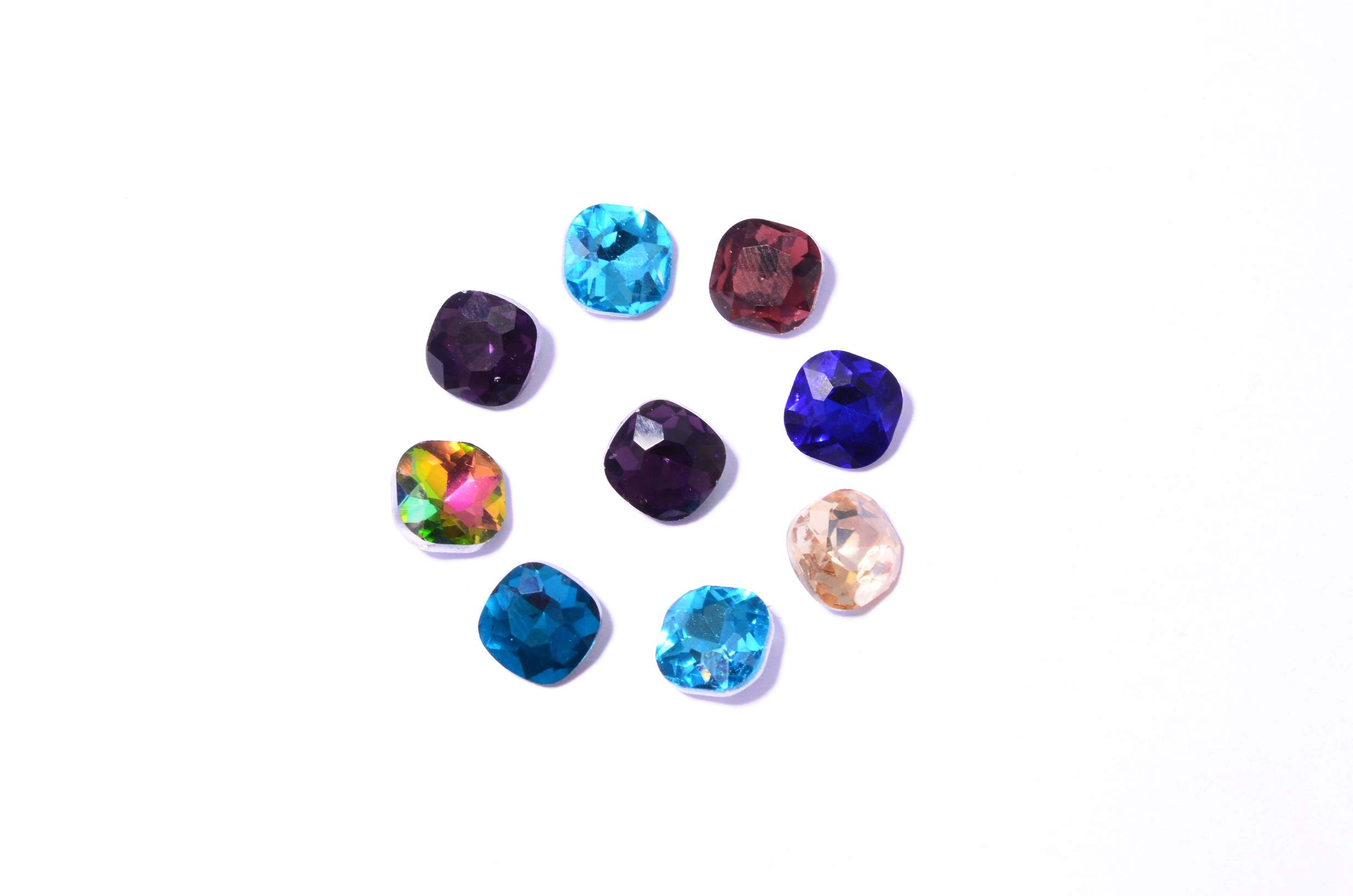 10*10mm factory direct sales of pointed-bottom irregular square crystal diamonds, pointed-bottom irregular glass diamonds, diy jewelry accessories, factory direct sales of pointed-bottom glass crystal diamonds, square water diamonds, ear stud items Application Scenario