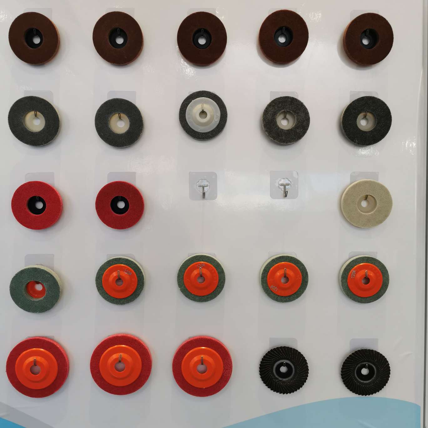 抛光轮，砂纸片，海绵抛光轮，各种各样的抛光用品。详情图8