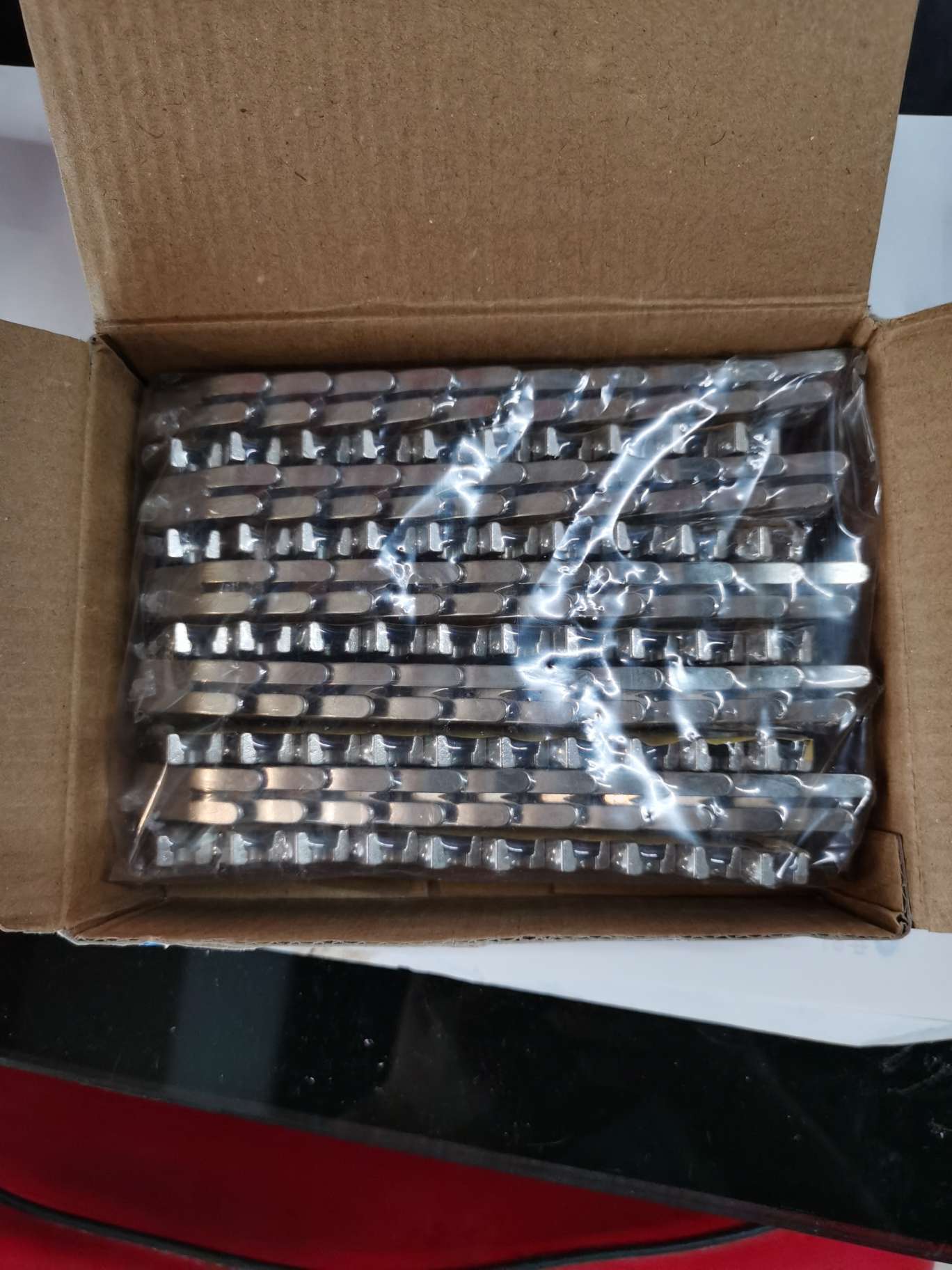 Universal parts and accessories for industrial presser sewing machines, garment equipment, processing equipment details Picture