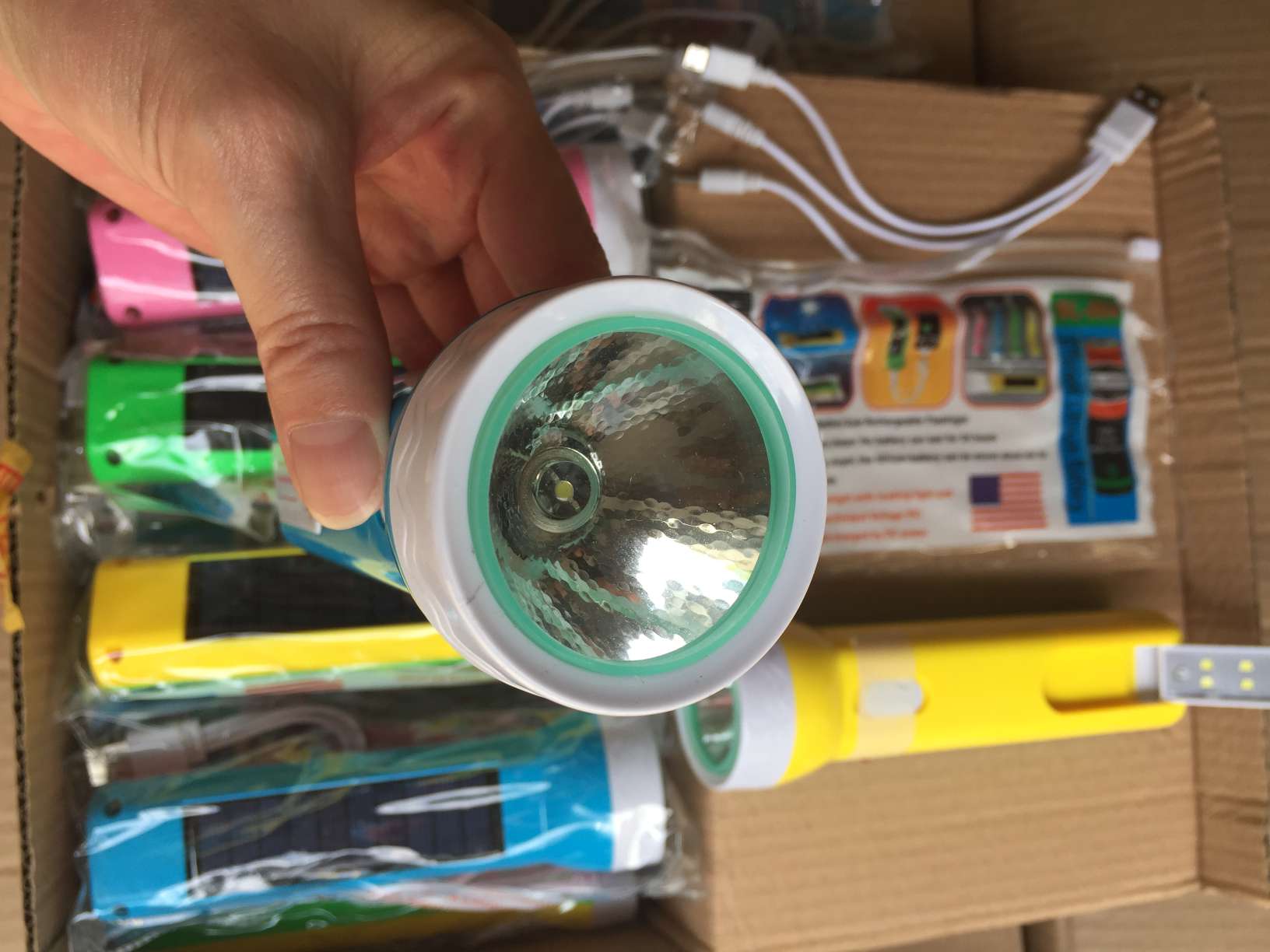 Solar-powered flashlight Specification image