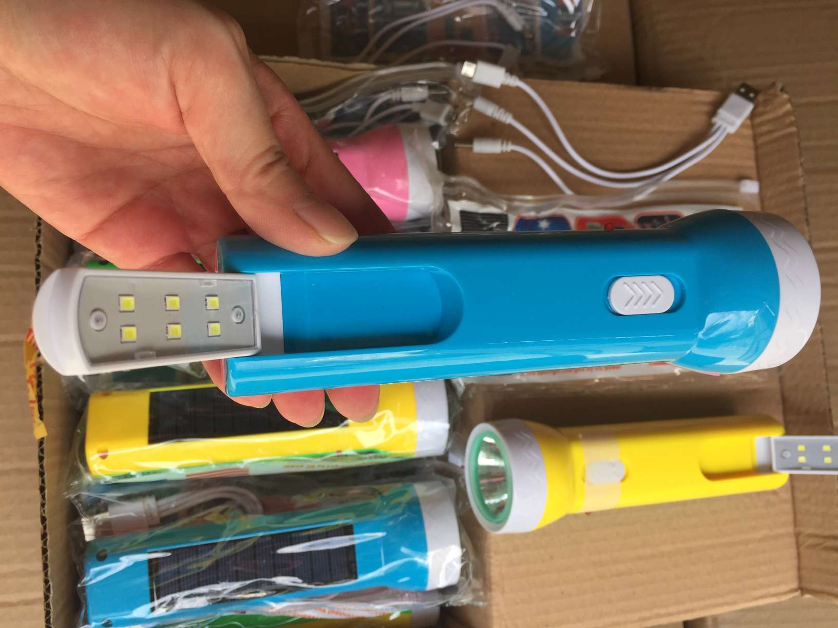 Solar-powered flashlight Application Scenario