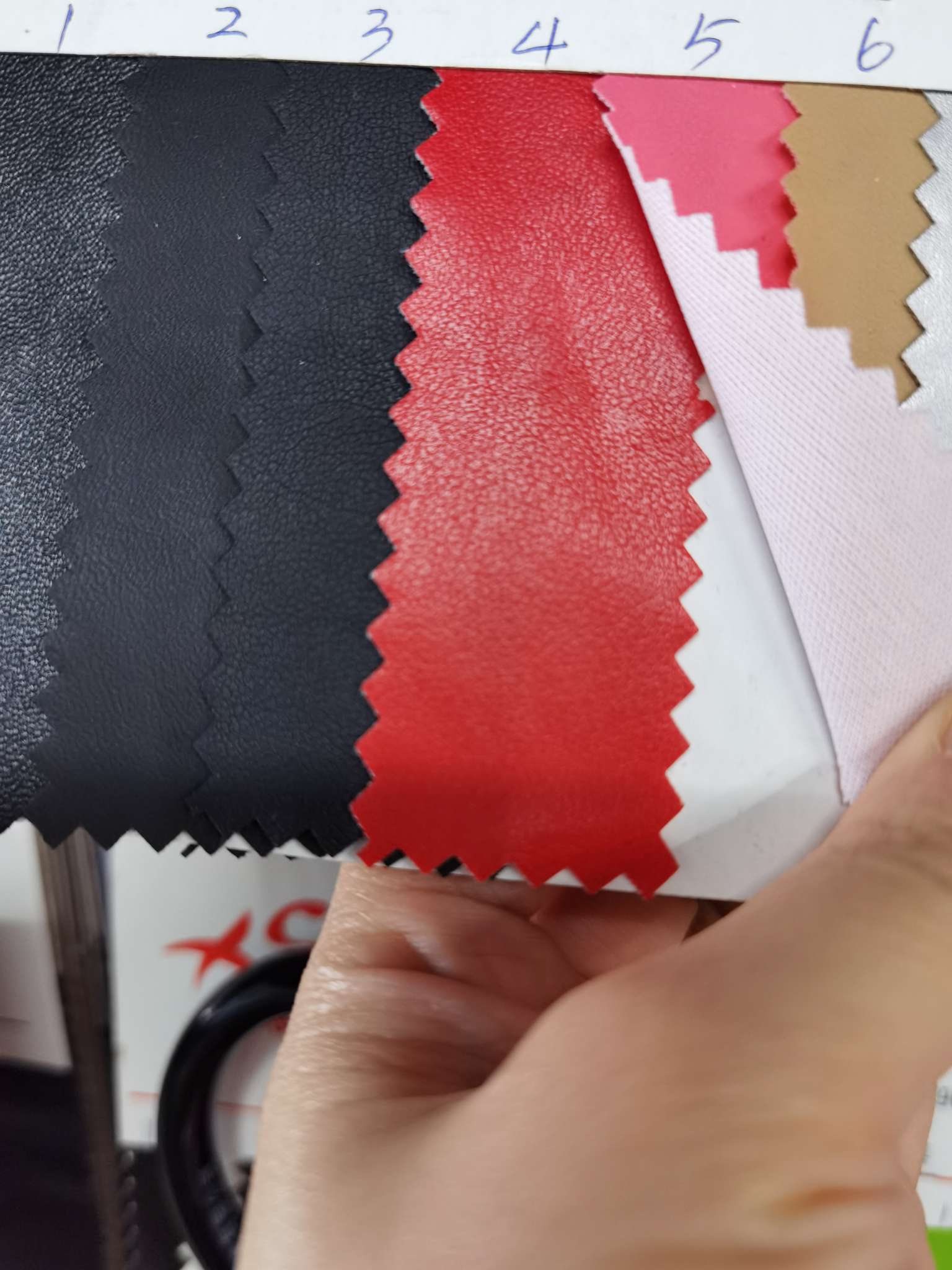 يبيع الصانع مبيعاً مباشراً من الجلود الخفيف الناعم الناعم detail image 1