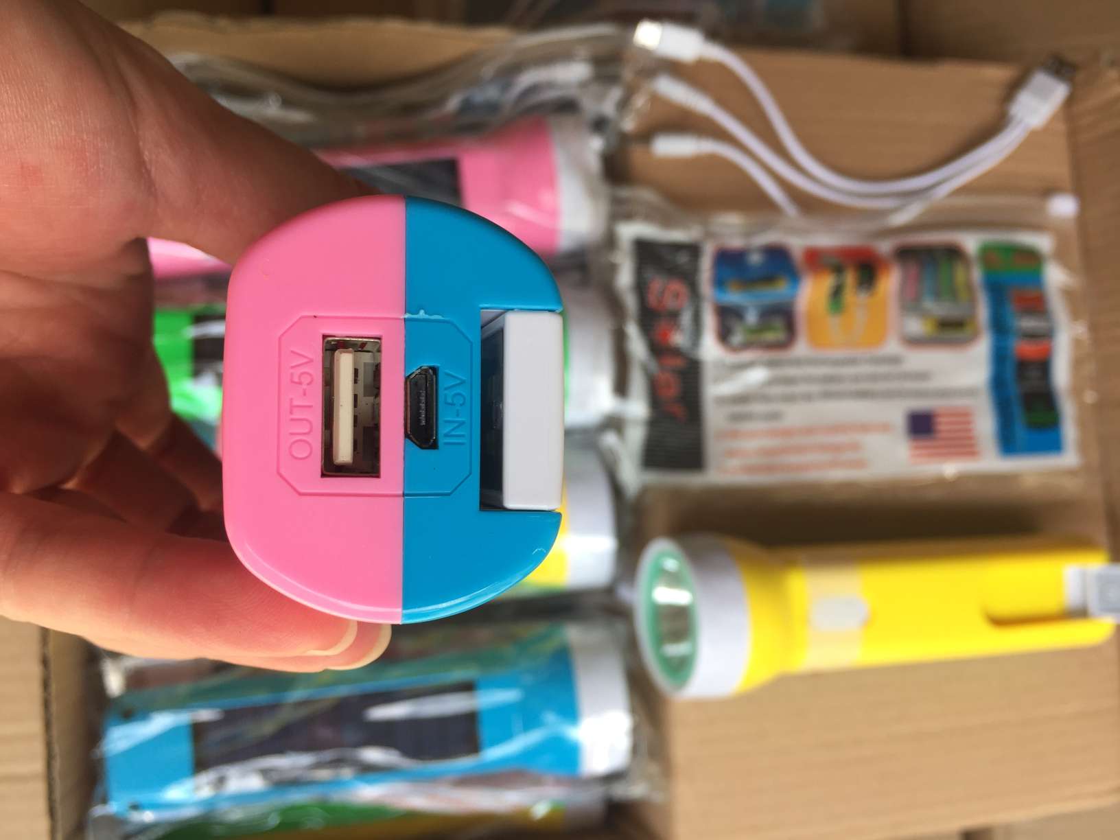 Solar-powered flashlight details Picture