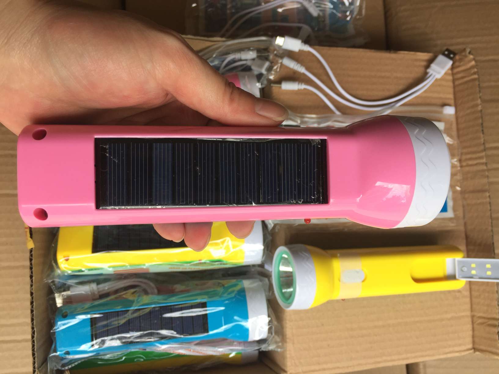 Solar-powered flashlight Item Picture