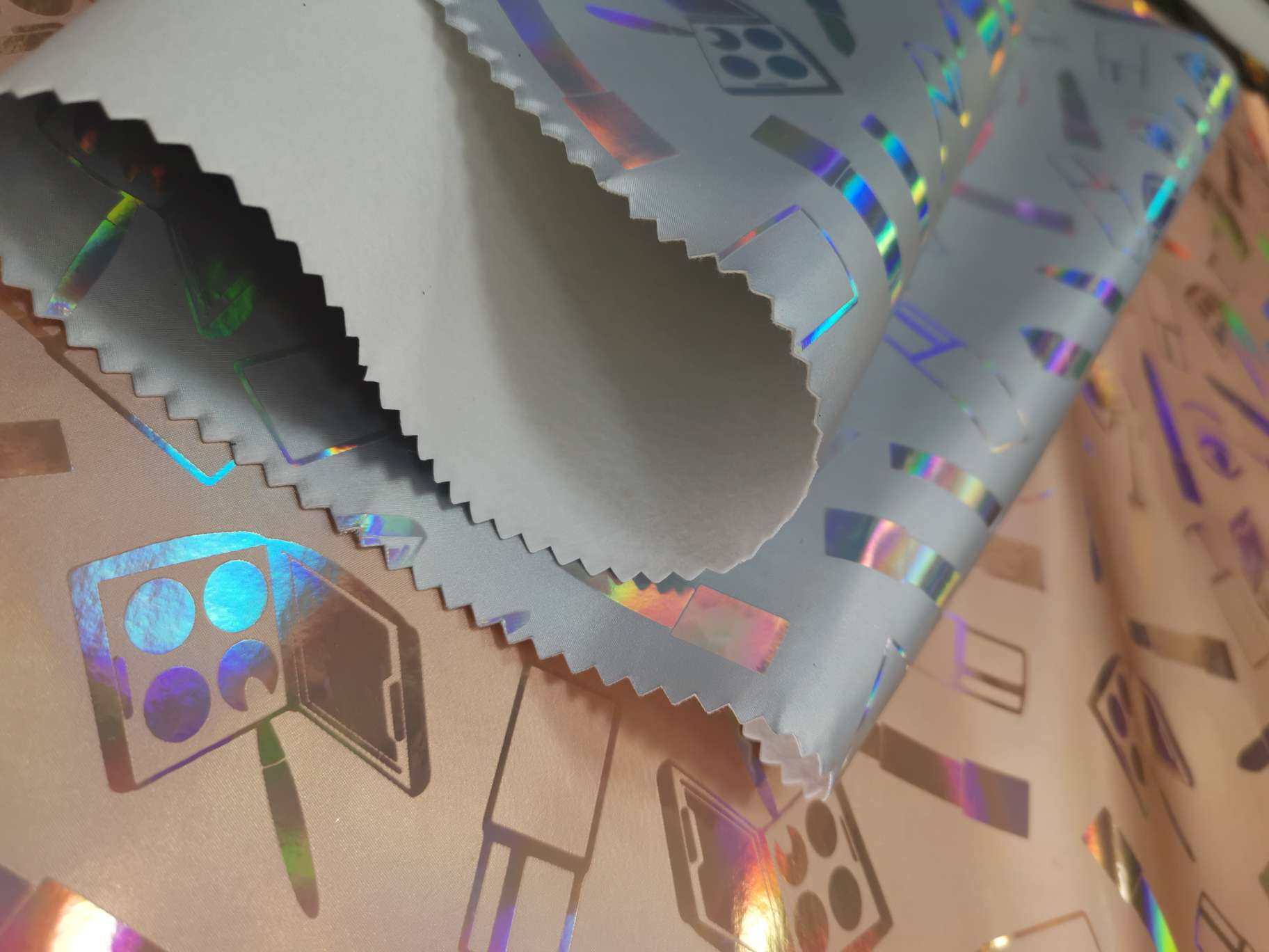 TPU high-gloss iridesy makeup boxes, lipsticks, bags, packaging, shoe materials, handbags Item Picture