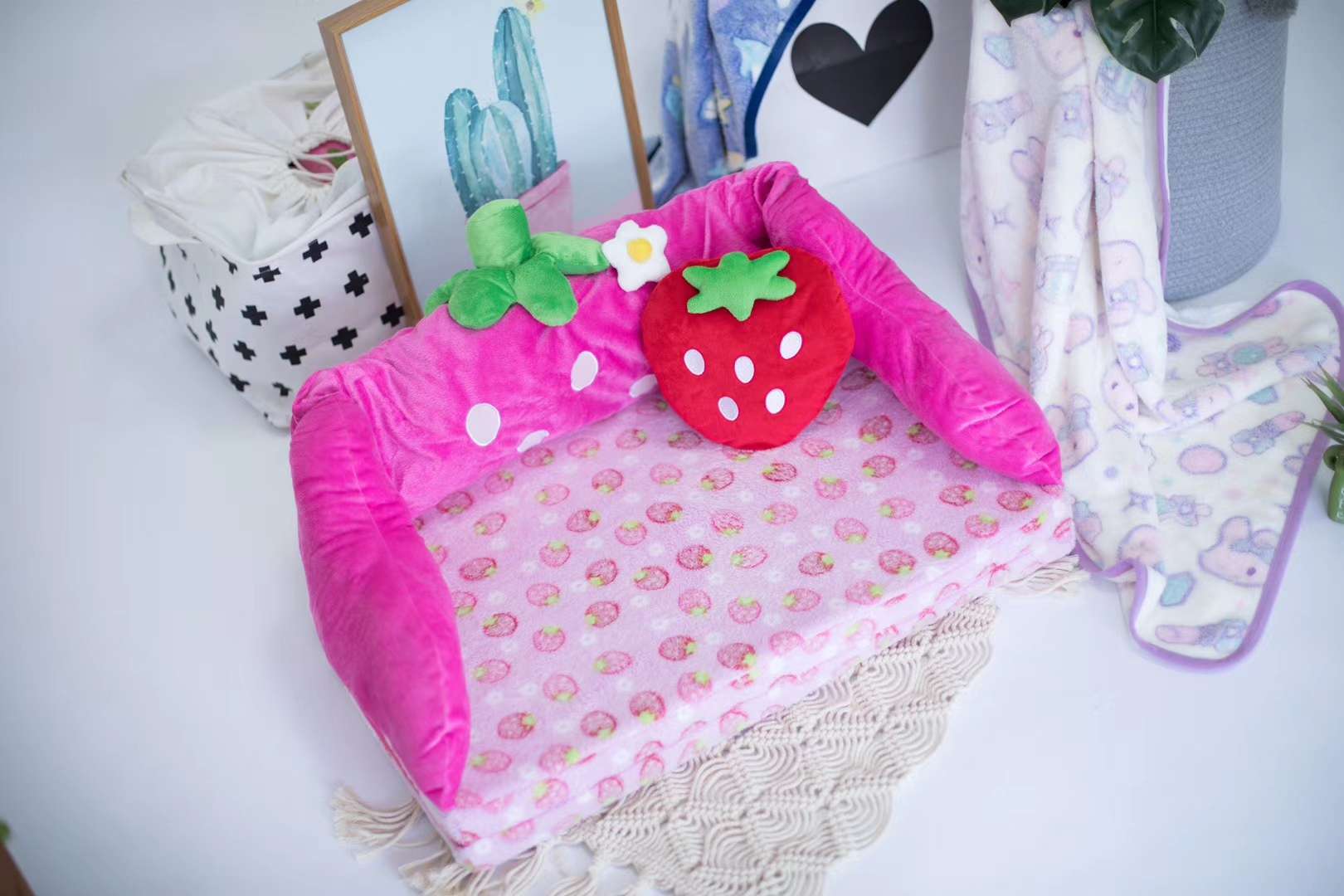 Strawberry sofa, foldable, tiled
Tiling is a big one, and it feels perfectly fine to use itself.