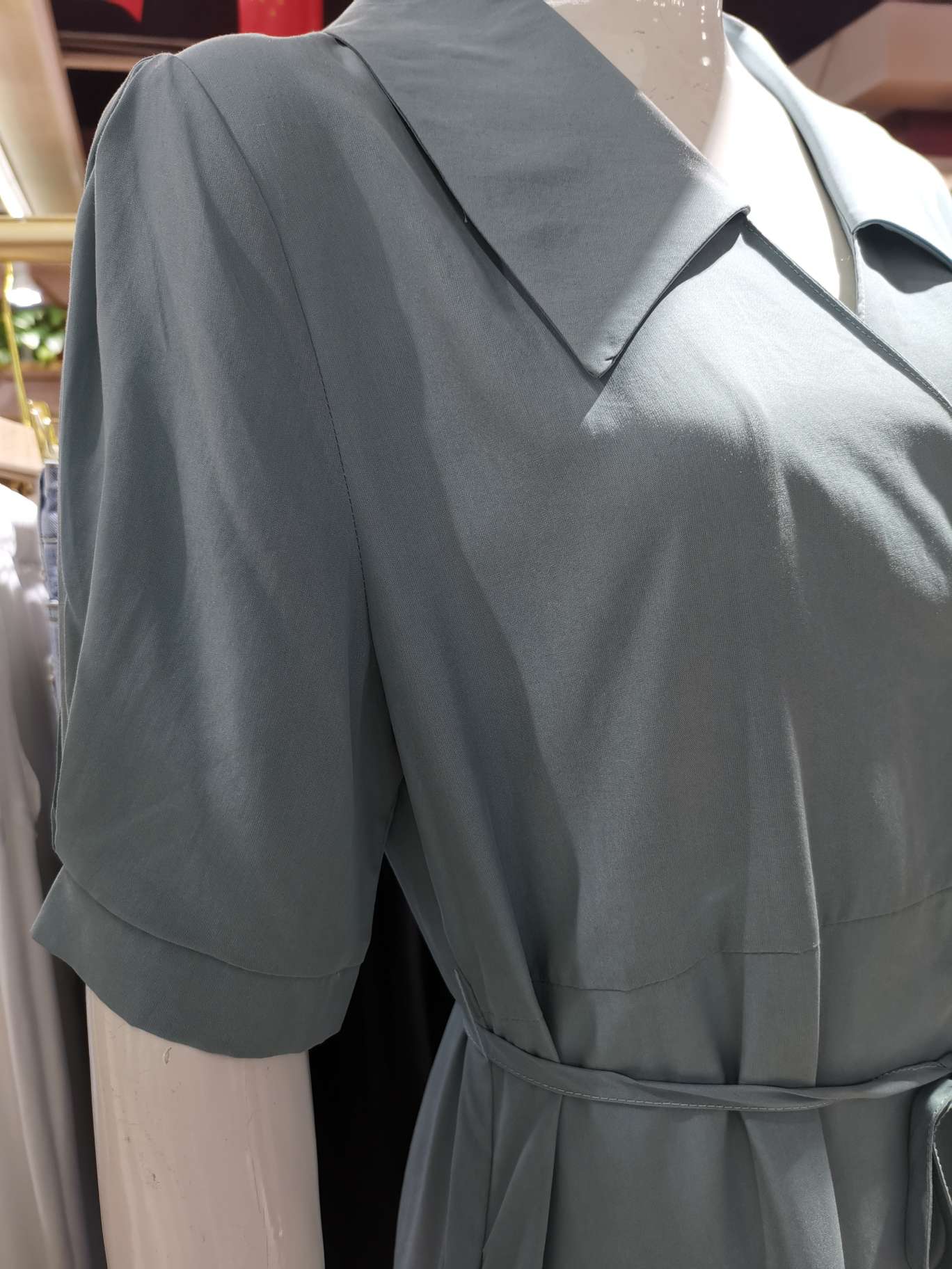 浅墨绿色商务型大V字领长排前扣女连衣裙