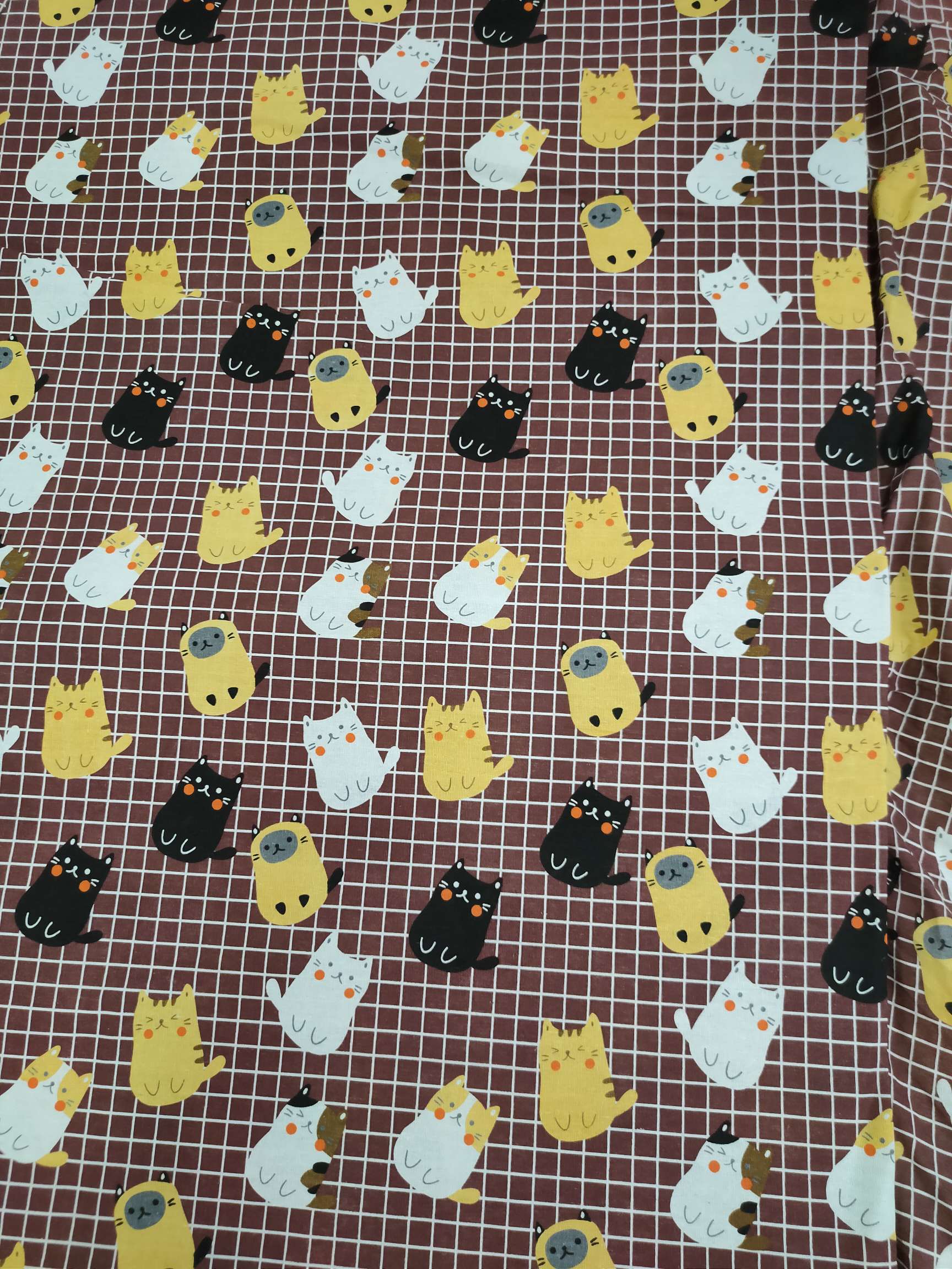 Cotton and linen printed checkered cat head Application Scenario