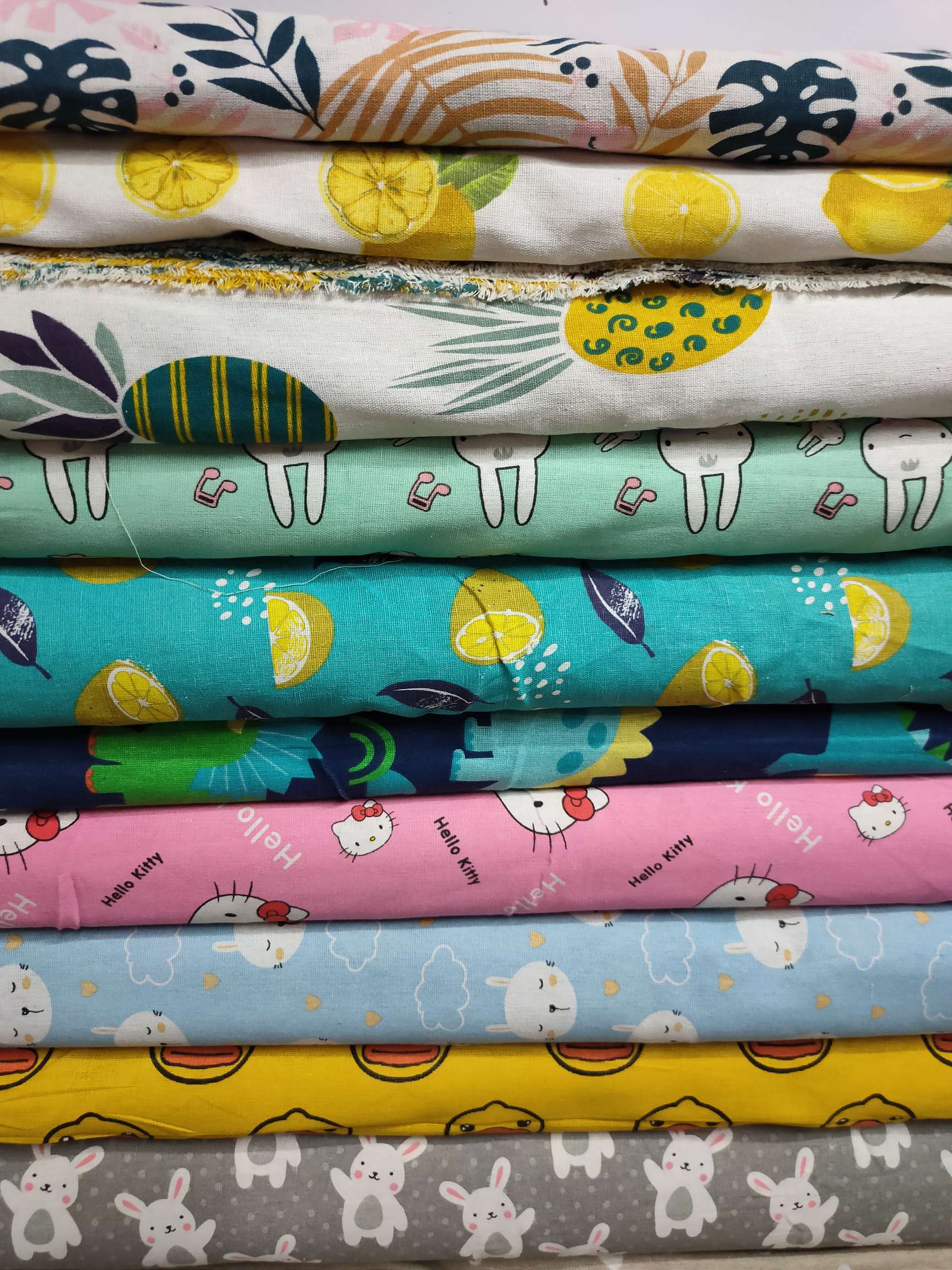 Cotton and linen printed big pineapple Specification image
