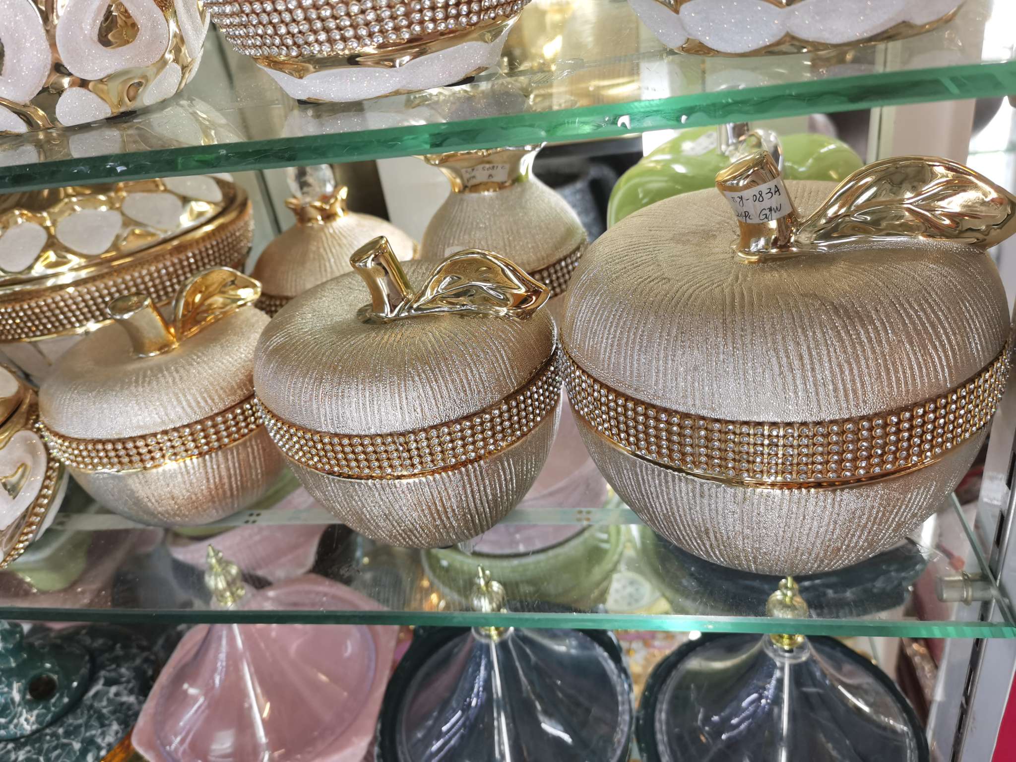 Ceramic apple details Picture