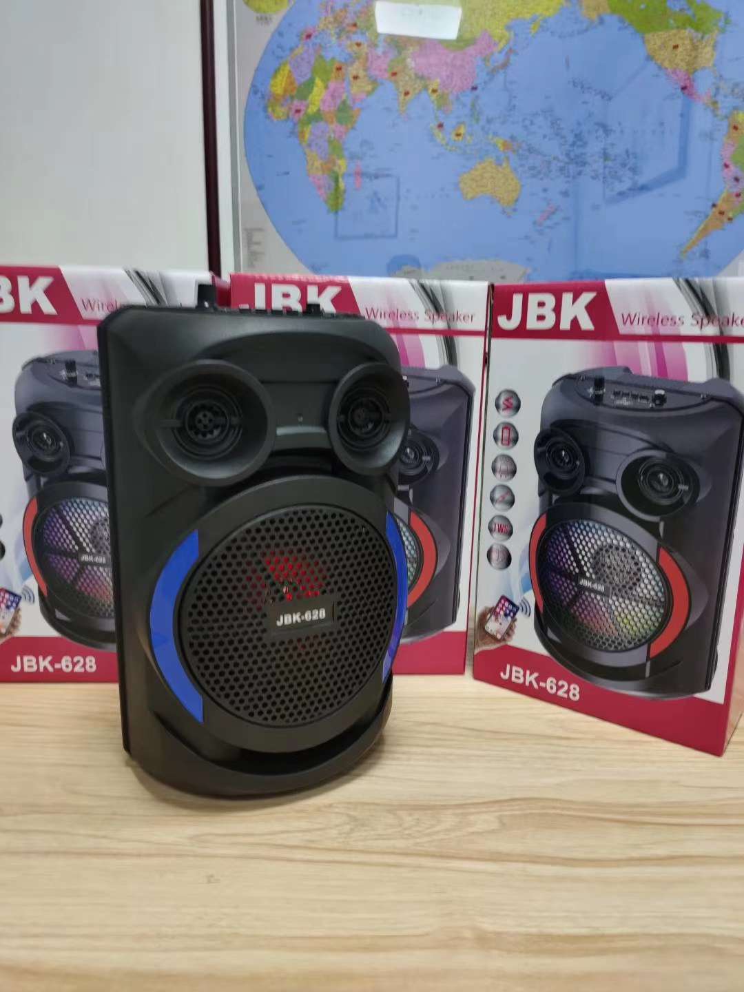 The speaker is equipped with a Bluetooth radio details Picture