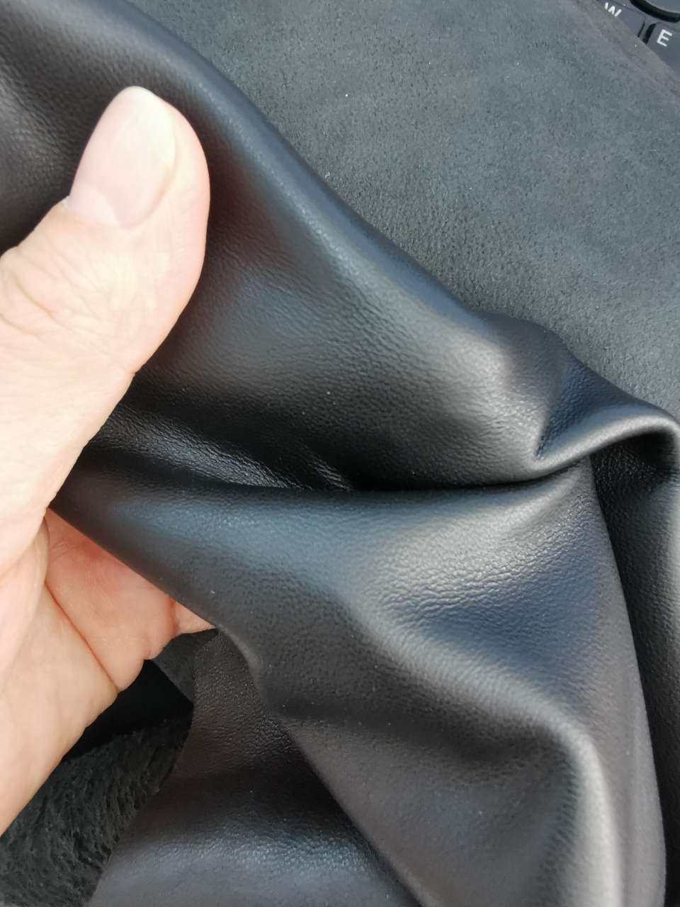 羊皮黑色服装革羊皮鞋面羊皮箱包羊皮