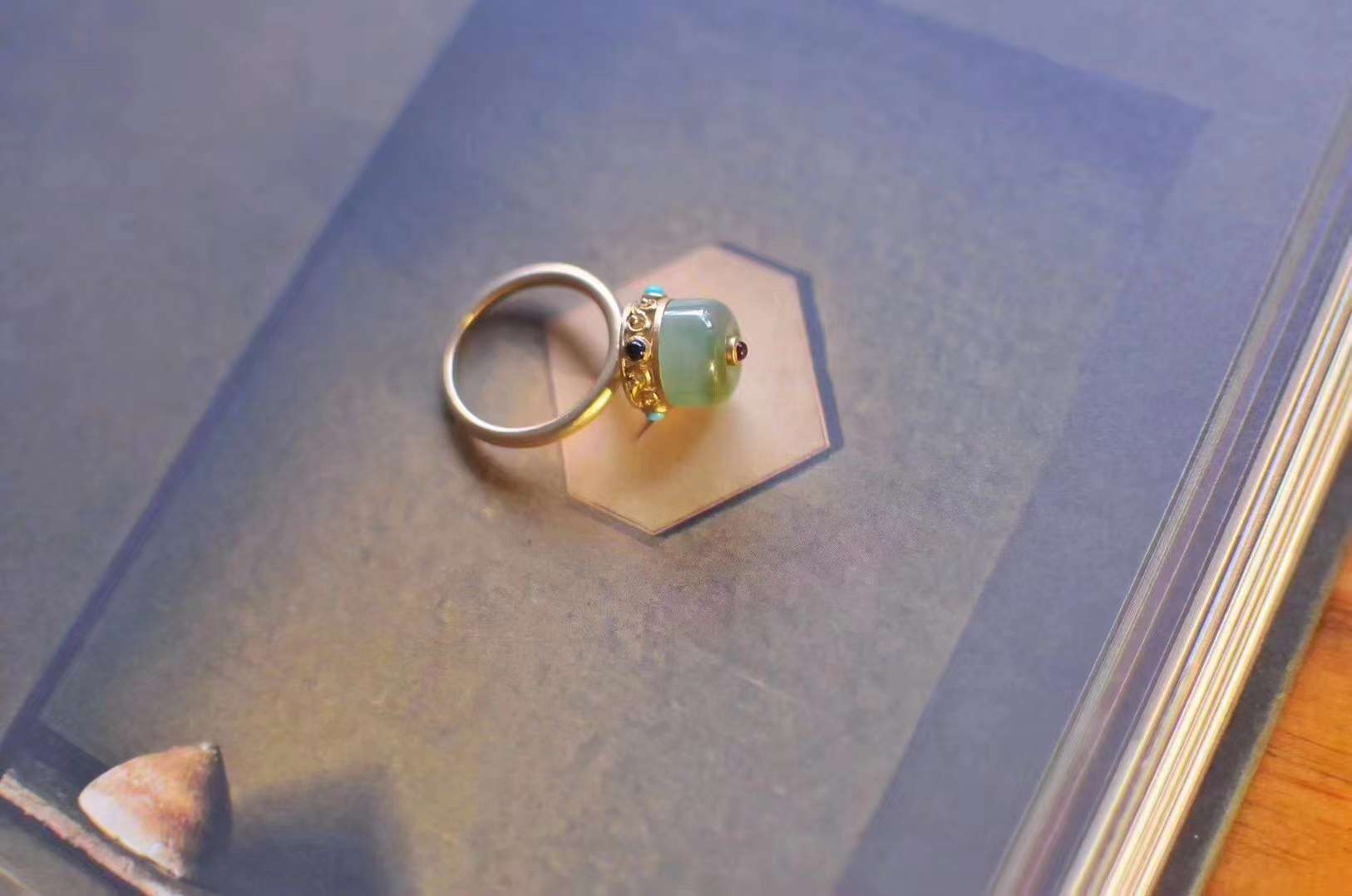 Emerald wheel ring 067
