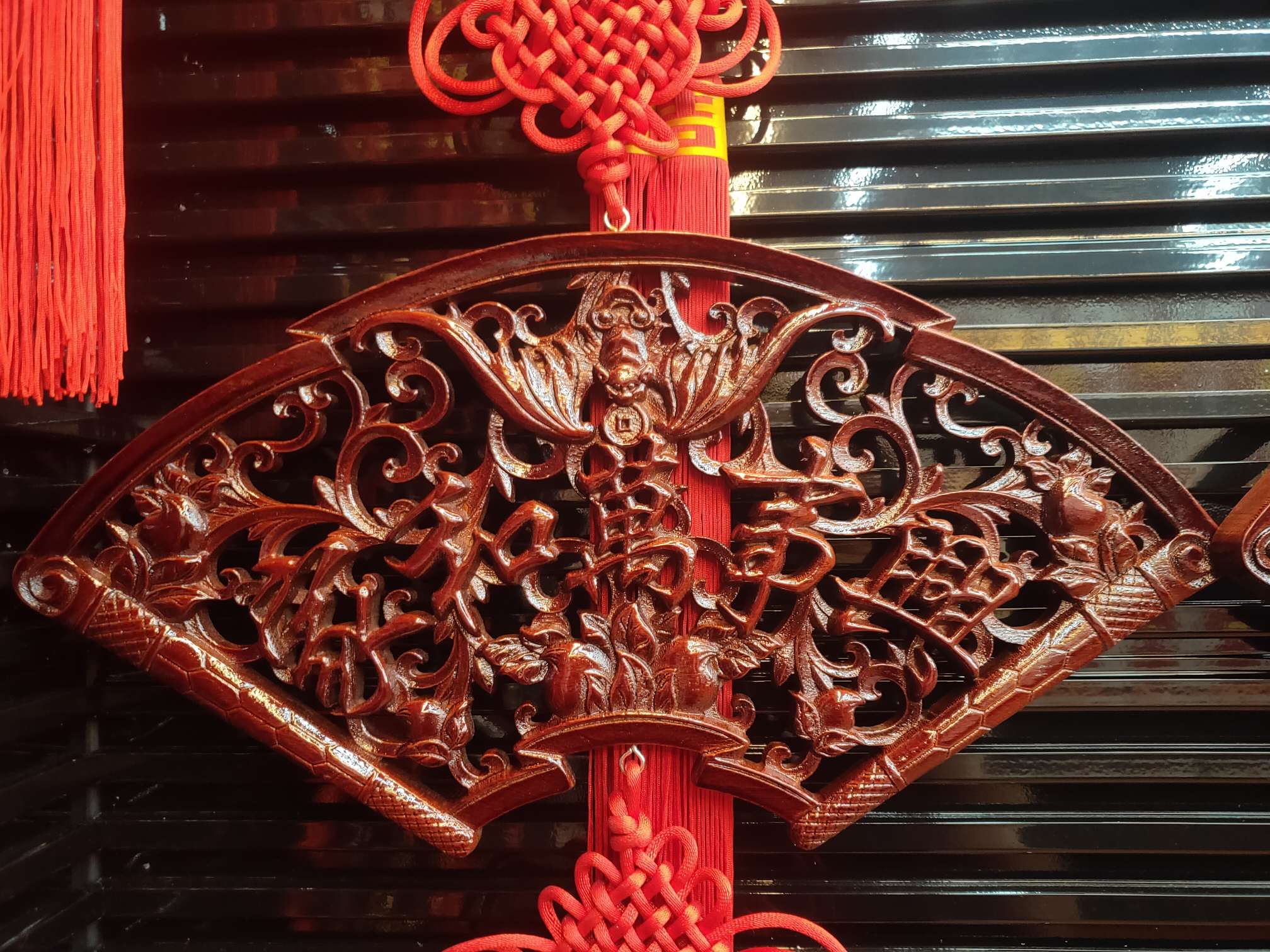 国潮扇形木雕挂件