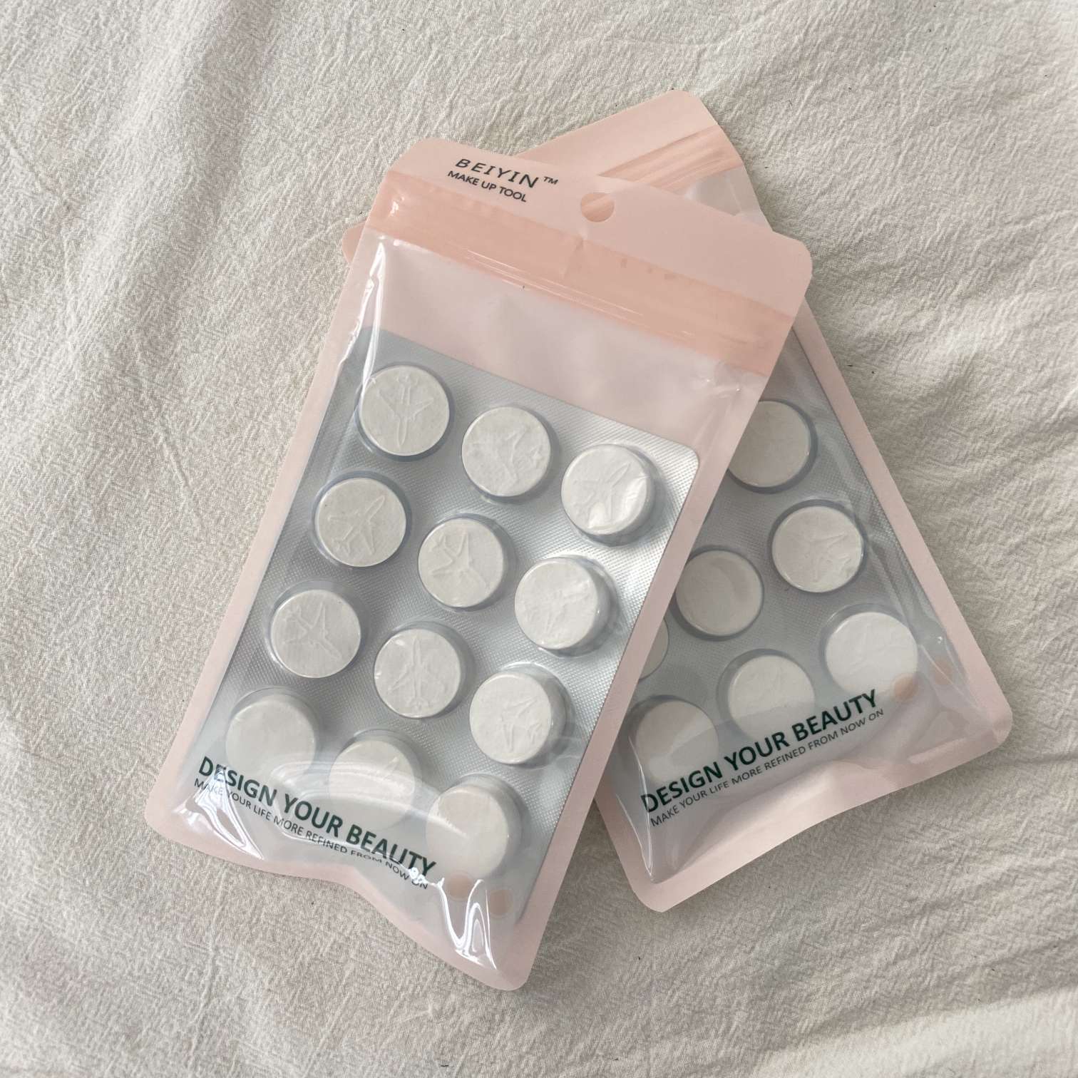 1672 Compression towel, disposable face cleaner full figure