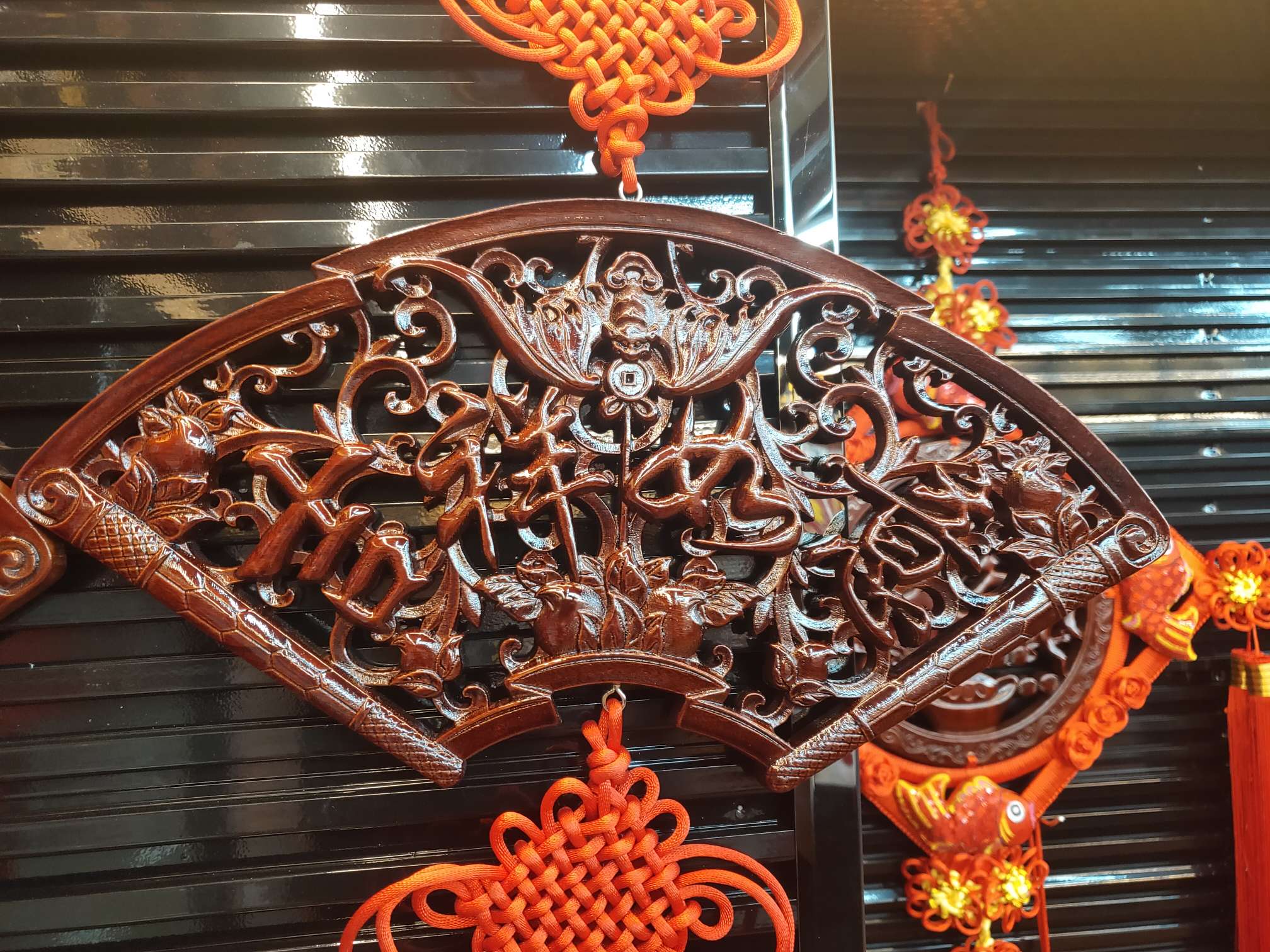 National trend fan-shaped wood carving pendant Application Scenario