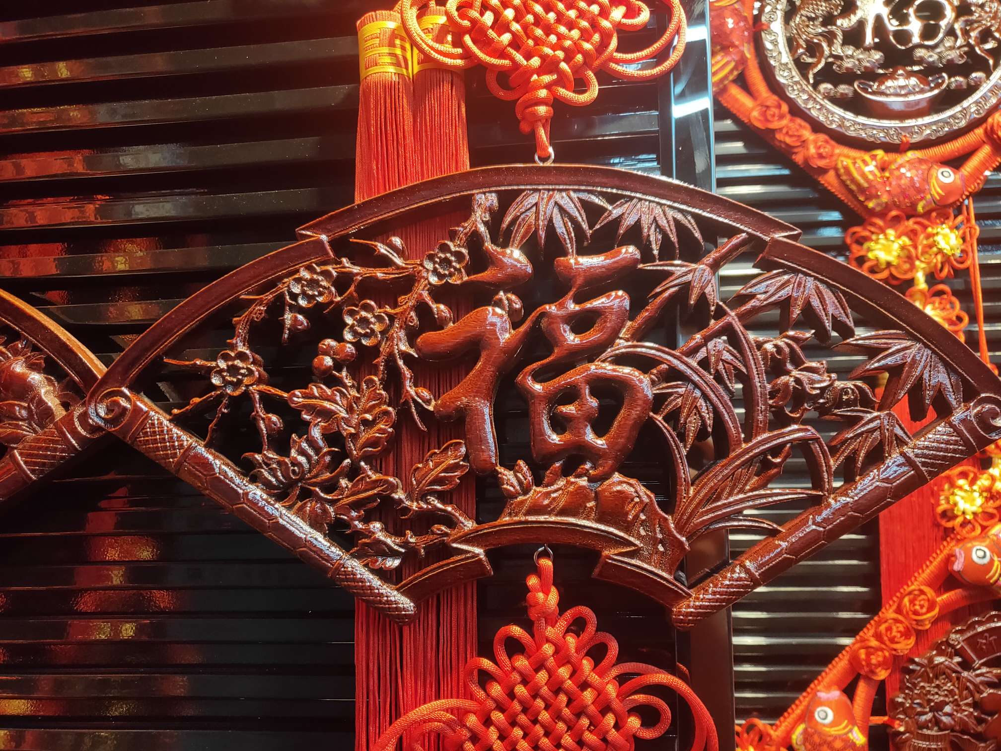 National trend fan-shaped wood carving pendant Specification image