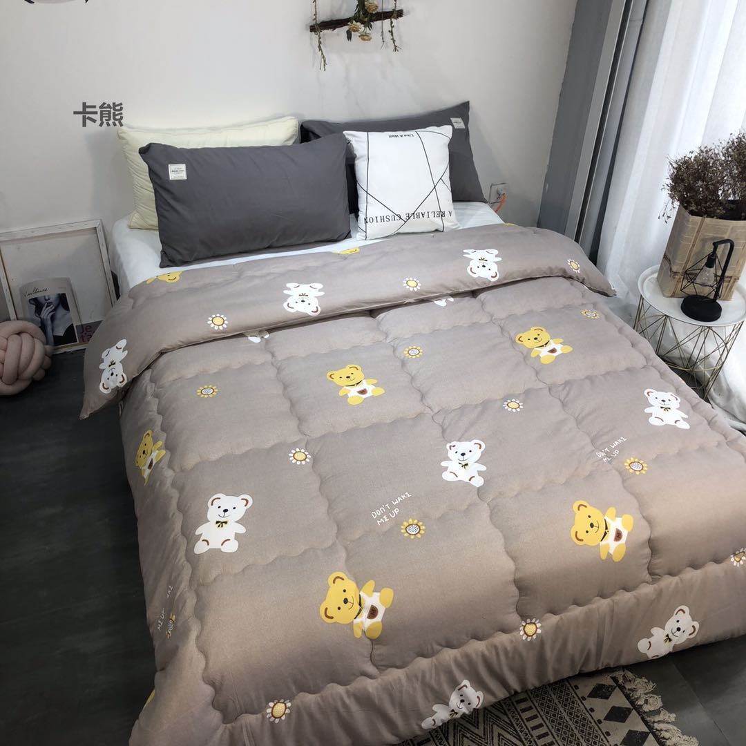 Ground Silk Winter Quilt undefined