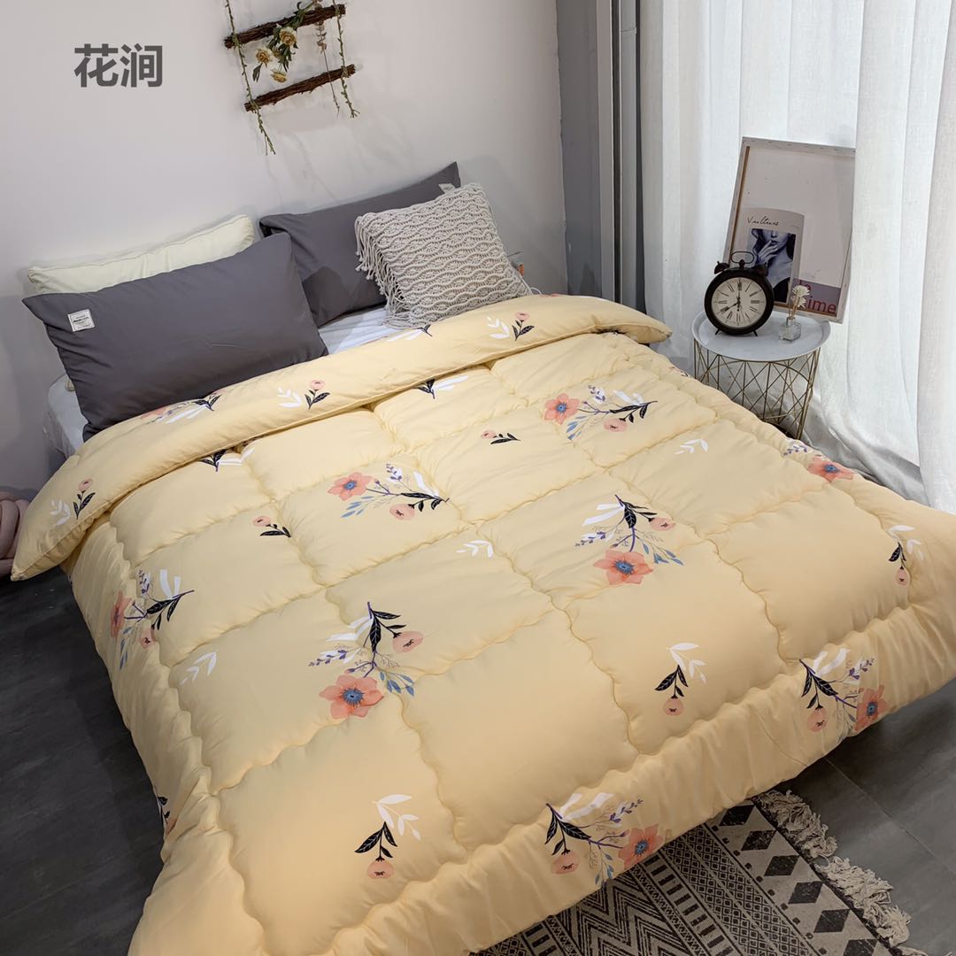 Ground Silk Winter Quilt undefined
