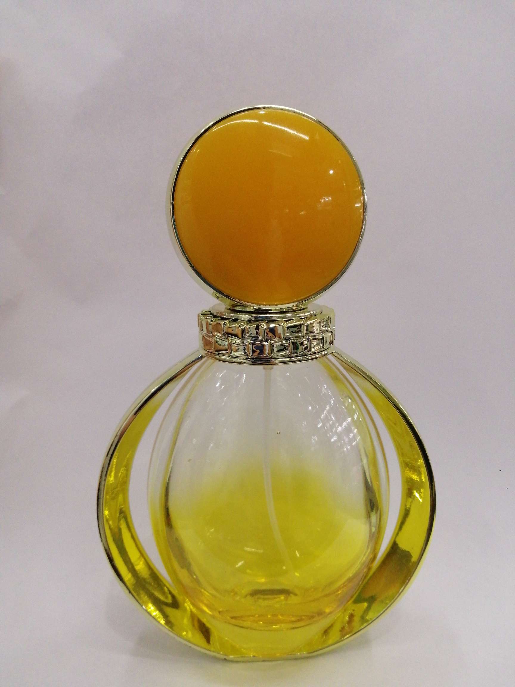 Gradient transparent perfume bottle