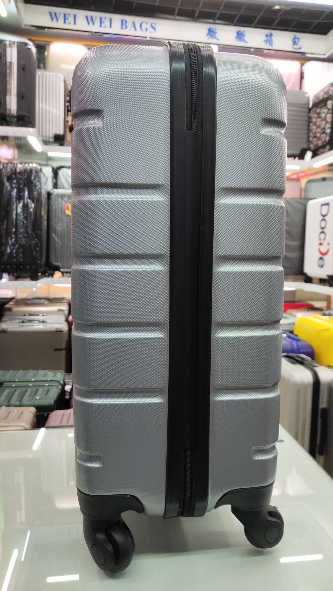 Kangaroo 8006A#ABS Suitcase 20/24/28 sets of three-suitcase suitcases Application Scenario