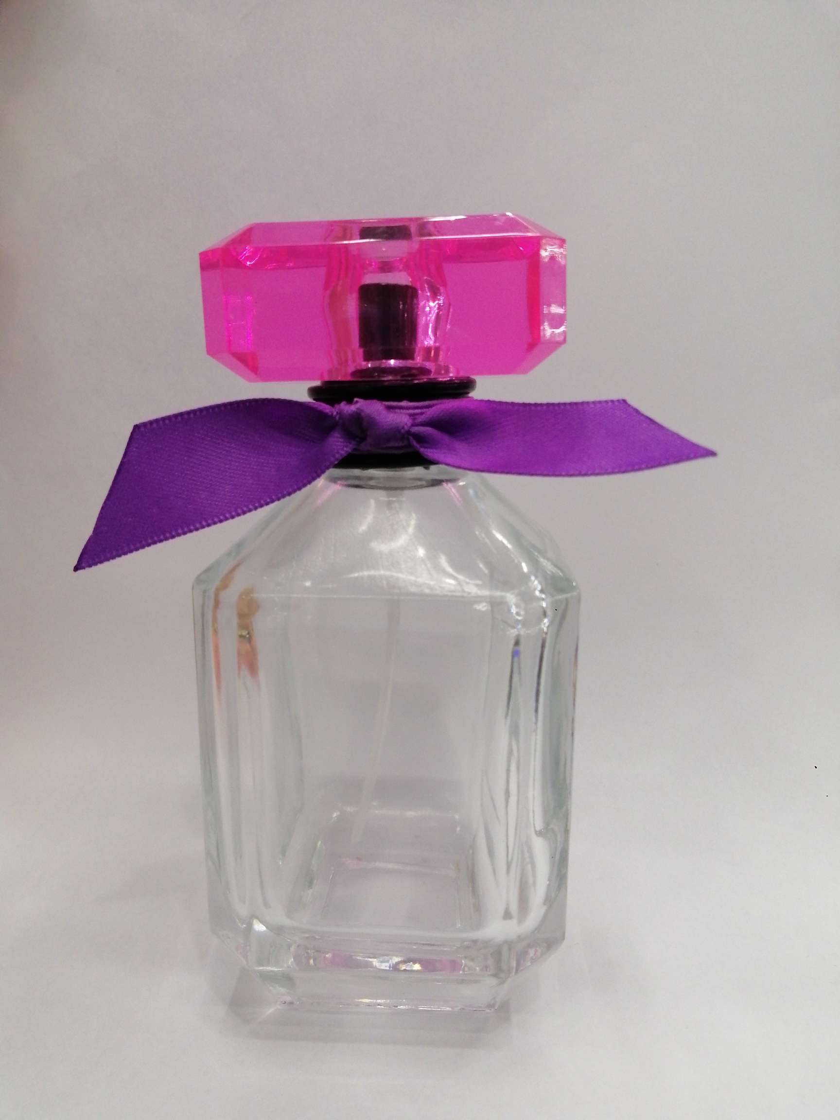 香水瓶 透明 蝴蝶结 玻璃图