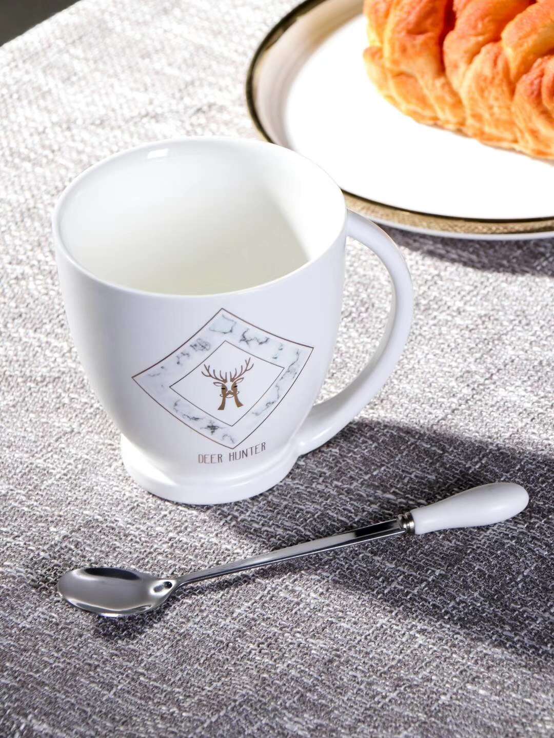 SJ1372-1 380ml Gilded Deer Head matte Glazed Ceramic Cup Stainless Steel Ceramic Handle Spoon Set detail image 5